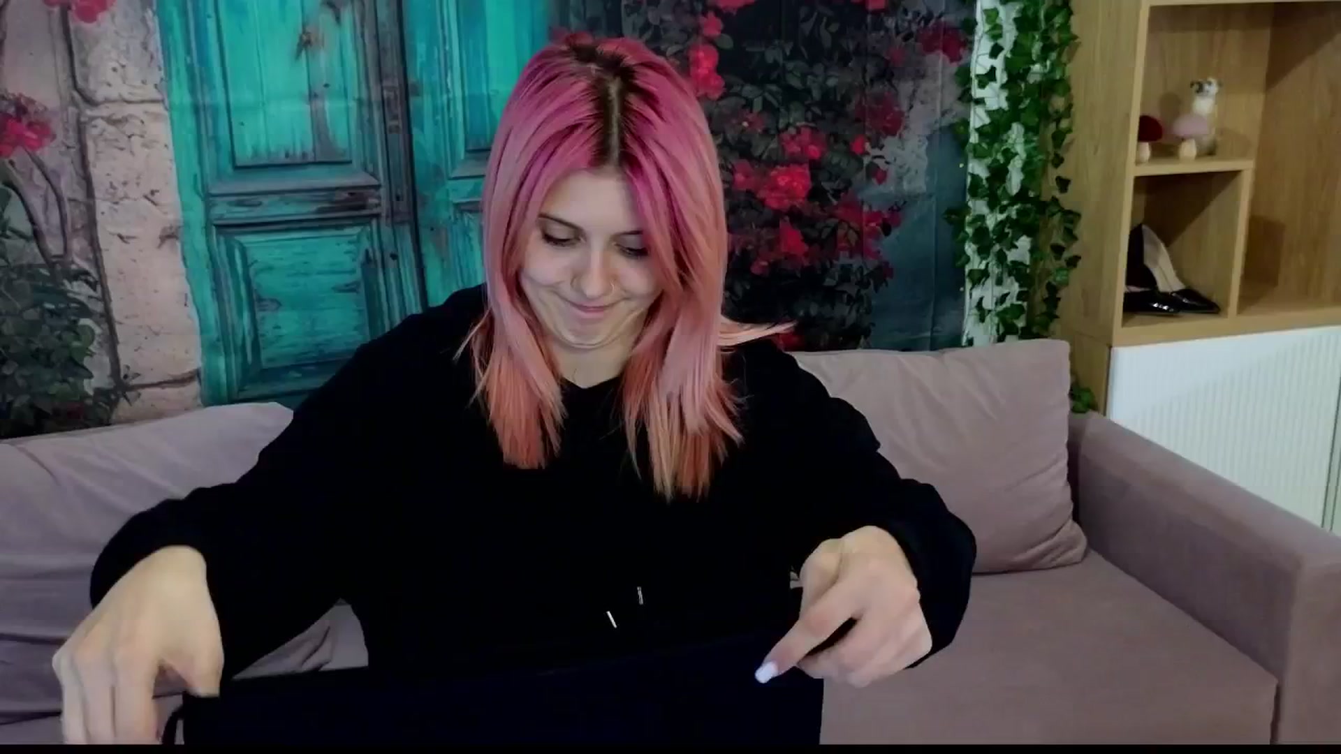 Gallery image thumbnail from SophieReyX's myfreecams stream on, 10/07/2024, 11:51 image 15 of 20