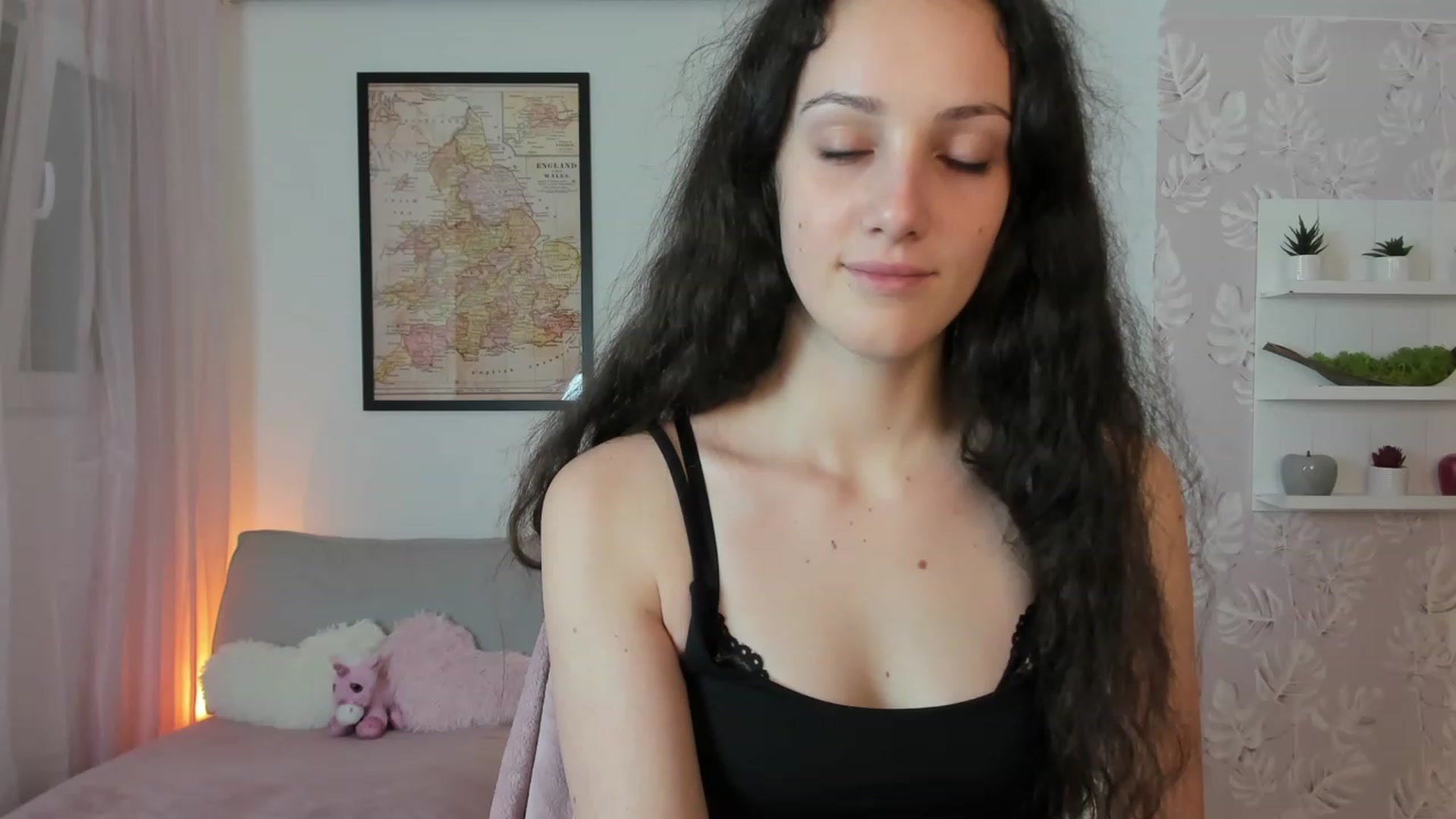 Gallery image thumbnail from Sophie_Rain18's myfreecams stream on, 01/17/2023, 17:21 image 4 of 20
