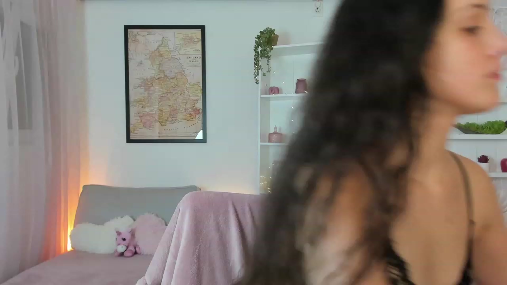 Gallery image thumbnail from Sophie_Rain18's myfreecams stream on, 01/17/2023, 18:37 image 1 of 20