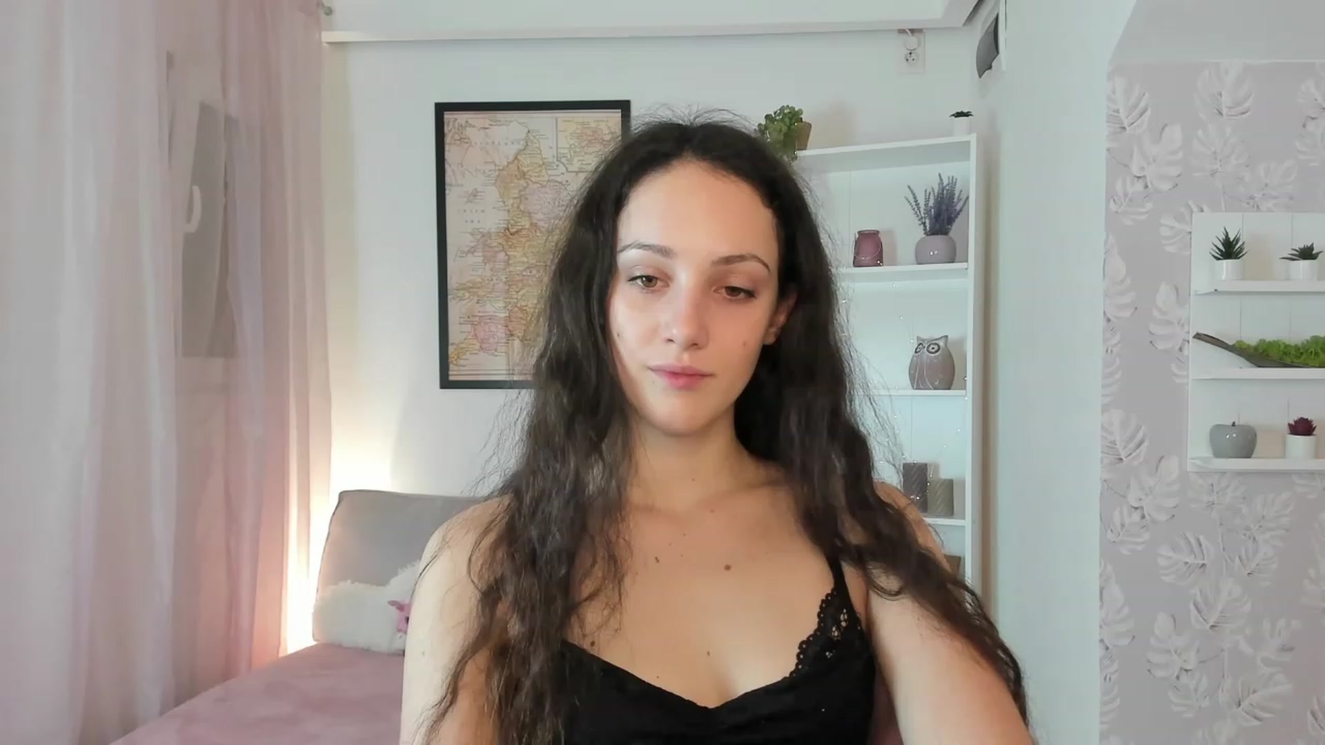 Gallery image thumbnail from Sophie_Rain18's myfreecams stream on, 01/19/2023, 18:17 image 4 of 20