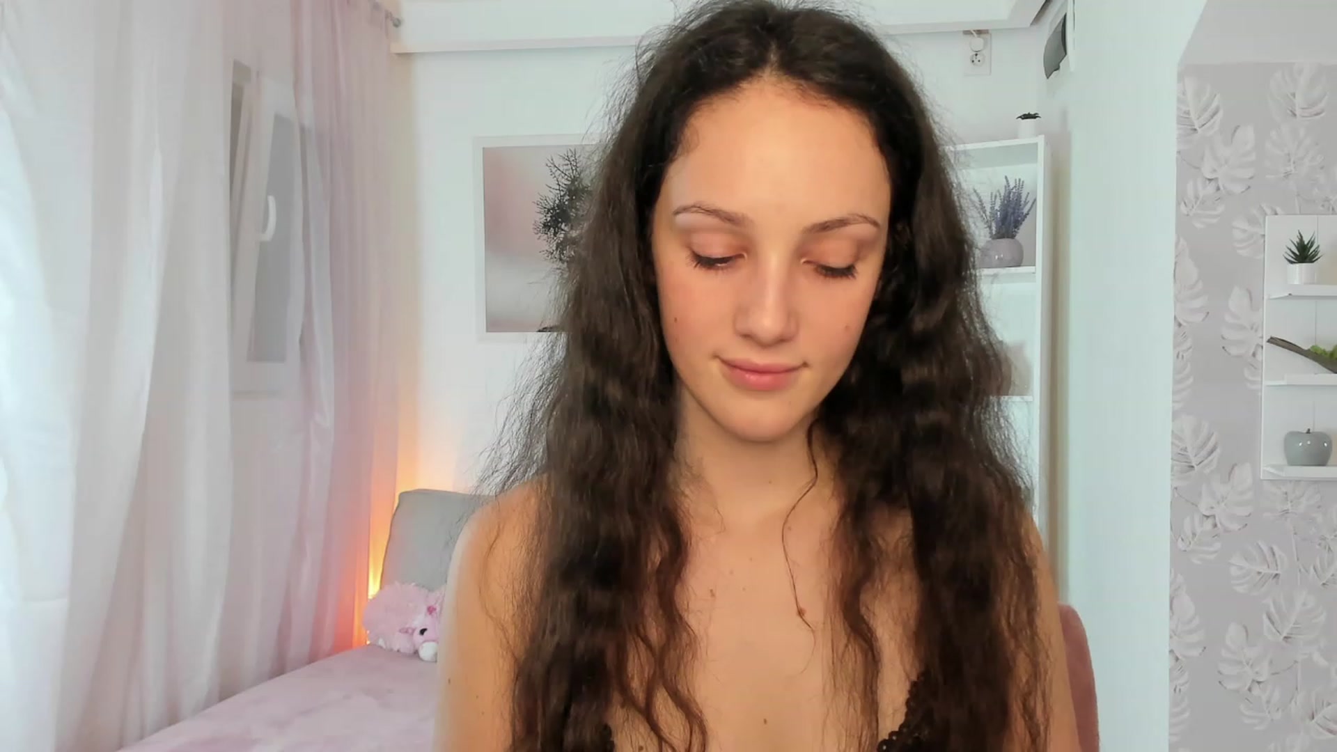 Gallery image thumbnail from Sophie_Rain18's myfreecams stream on, 01/25/2023, 16:22 image 20 of 20