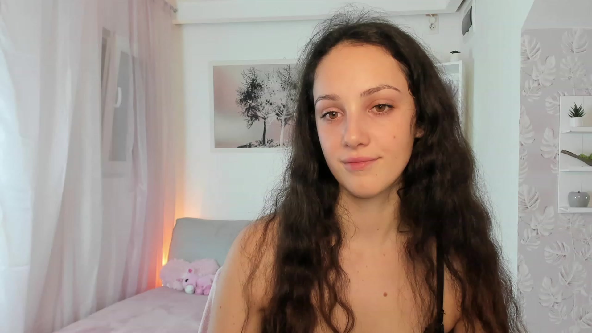 Gallery image thumbnail from Sophie_Rain18's myfreecams stream on, 01/25/2023, 16:22 image 11 of 20