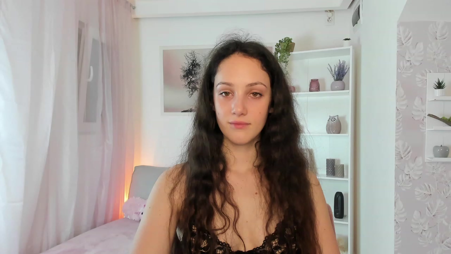 Gallery image thumbnail from Sophie_Rain18's myfreecams stream on, 01/25/2023, 16:22 image 6 of 20