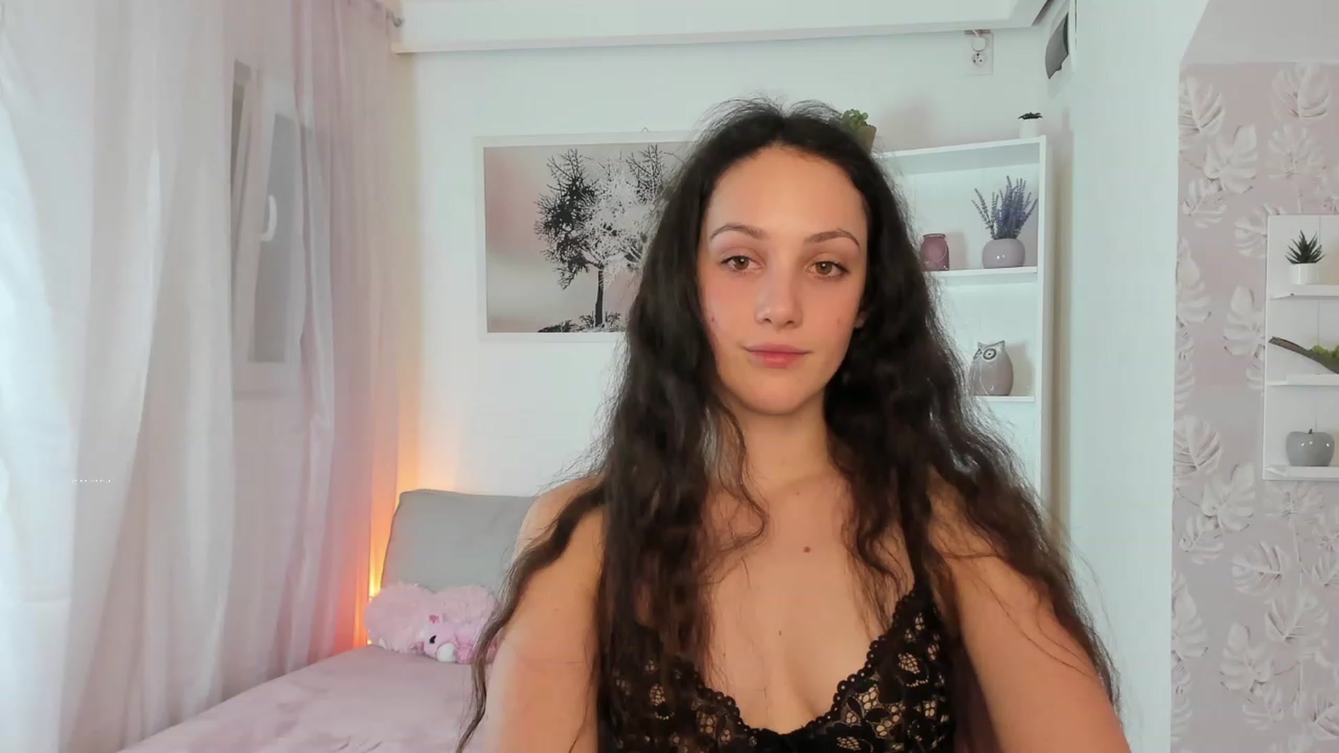 Gallery image thumbnail from Sophie_Rain18's myfreecams stream on, 01/25/2023, 19:02 image 15 of 20