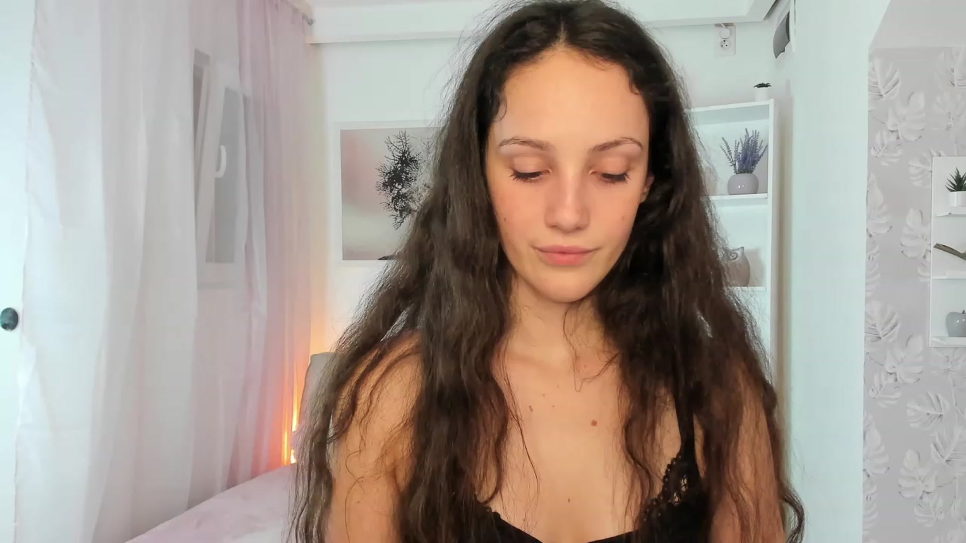 Gallery image thumbnail from Sophie_Rain18's myfreecams stream on, 01/28/2023, 20:01 image 19 of 20