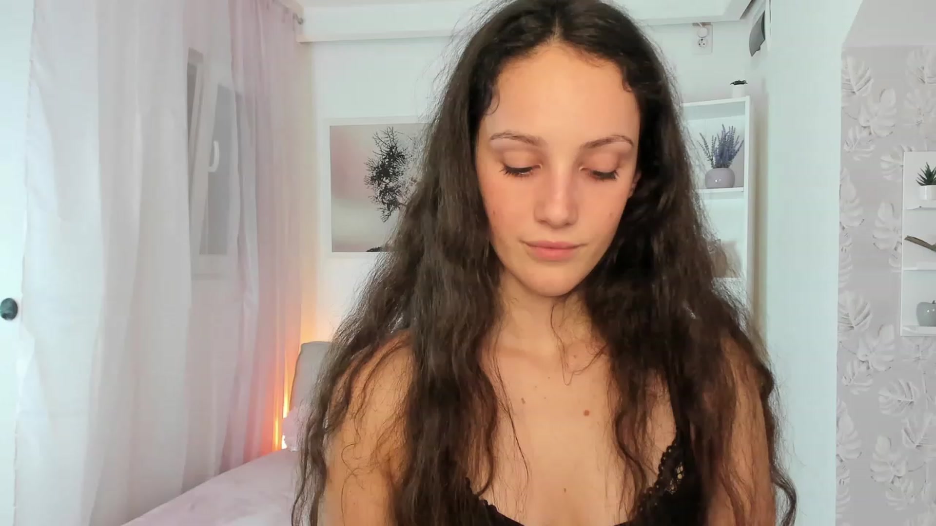 Gallery image thumbnail from Sophie_Rain18's myfreecams stream on, 01/28/2023, 20:01 image 20 of 20