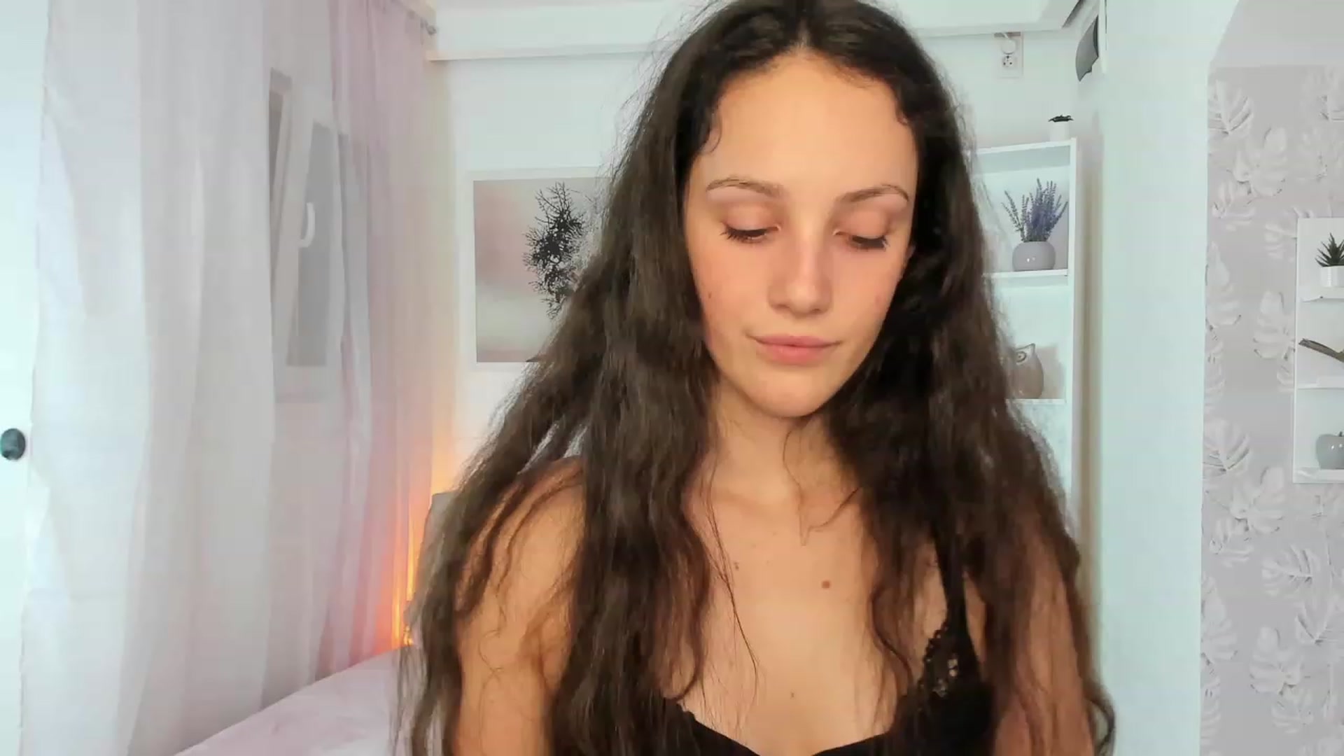 Gallery image thumbnail from Sophie_Rain18's myfreecams stream on, 01/28/2023, 20:01 image 18 of 20