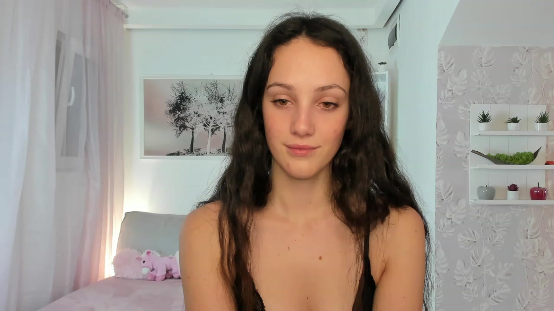 Gallery image thumbnail from Sophie_Rain18's myfreecams stream on, 01/31/2023, 19:03 image 17 of 20