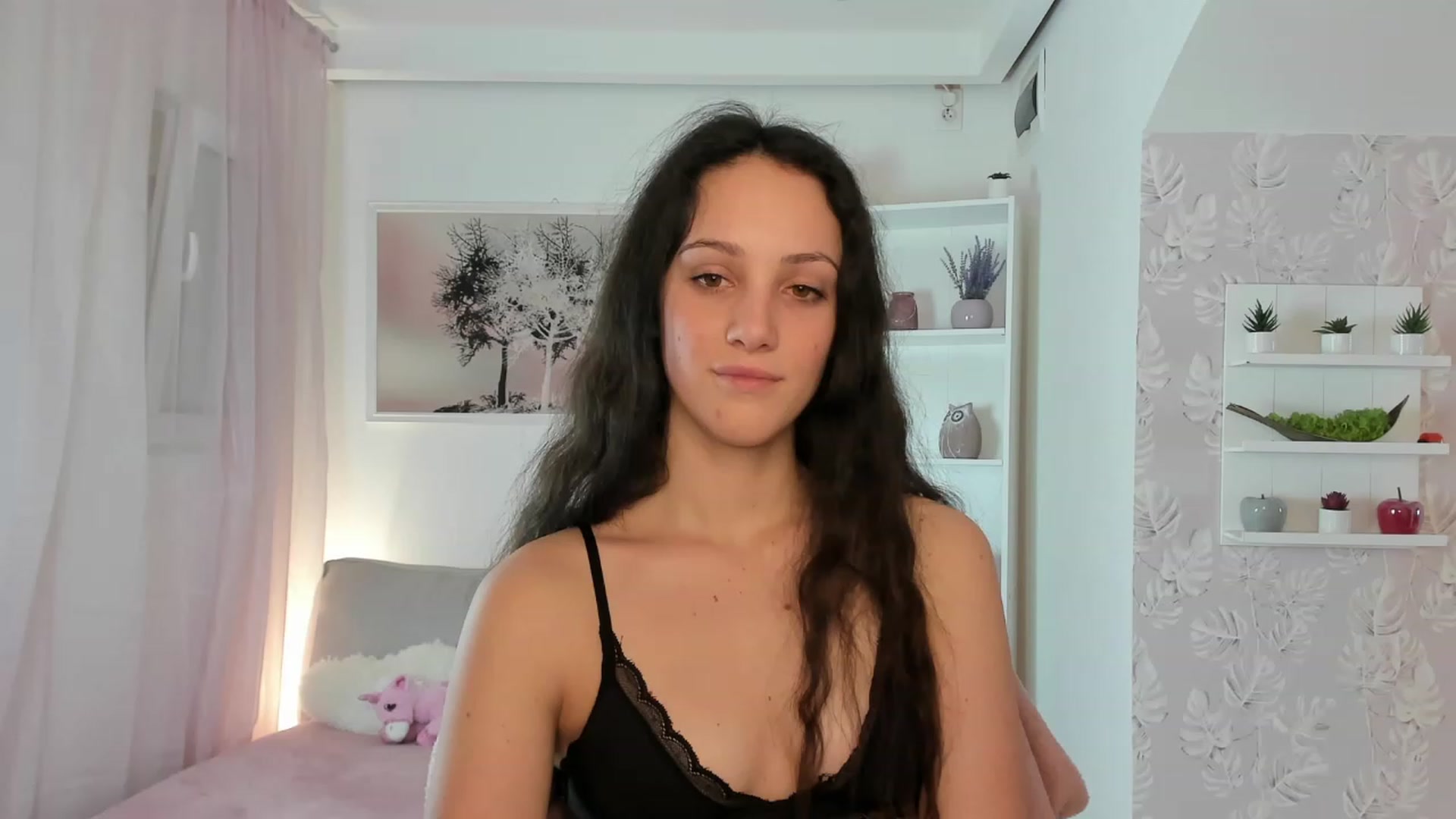 Gallery image thumbnail from Sophie_Rain18's myfreecams stream on, 02/01/2023, 16:13 image 18 of 20