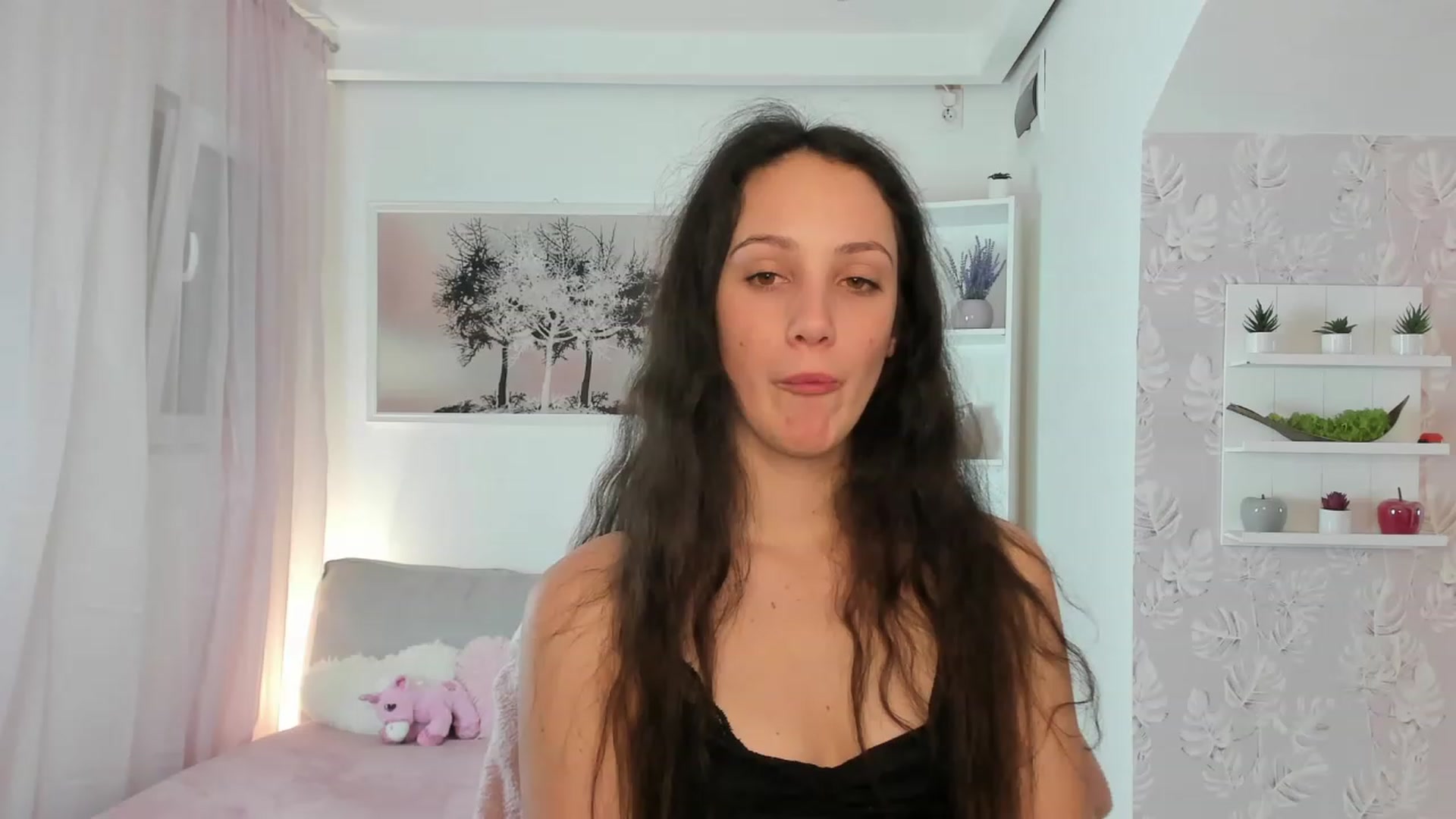 Gallery image thumbnail from Sophie_Rain18's myfreecams stream on, 02/01/2023, 17:15 image 5 of 20