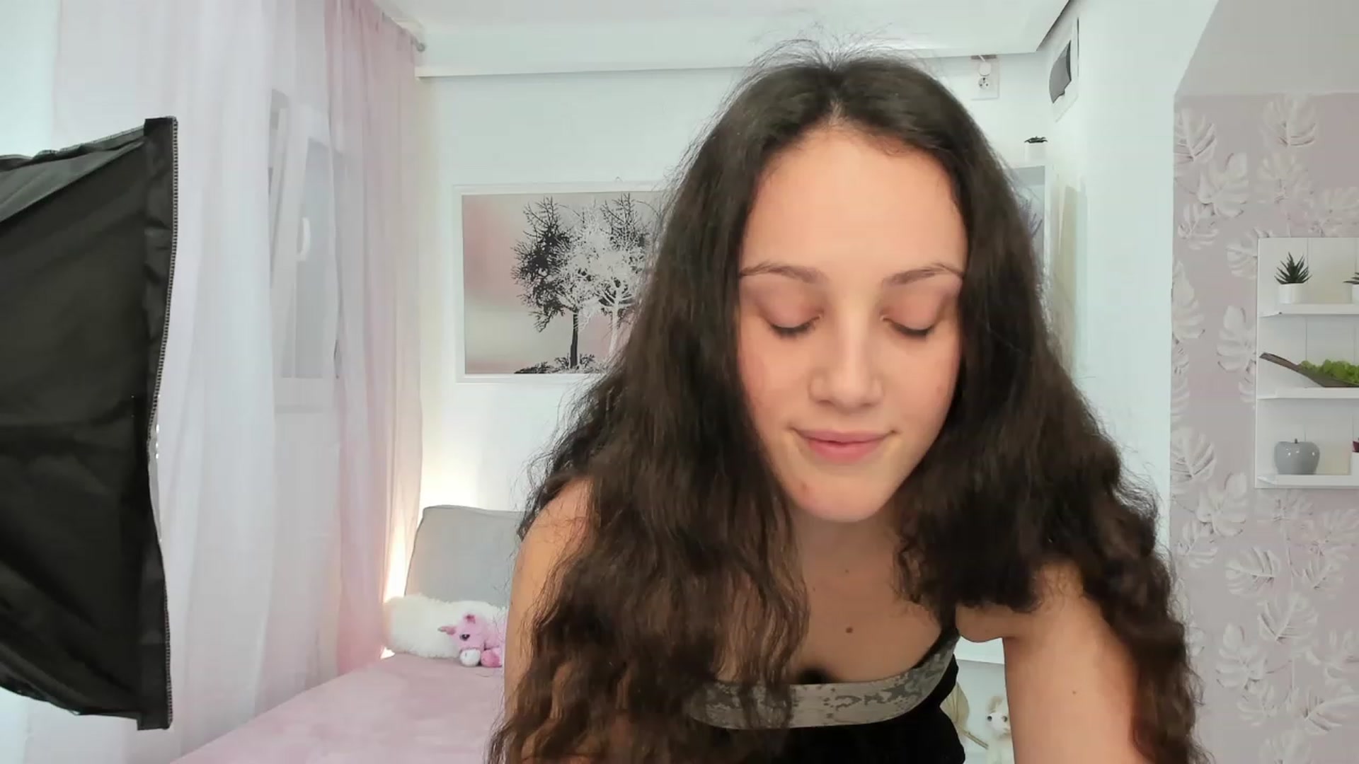 Gallery image thumbnail from Sophie_Rain18's myfreecams stream on, 02/02/2023, 17:17 image 1 of 20