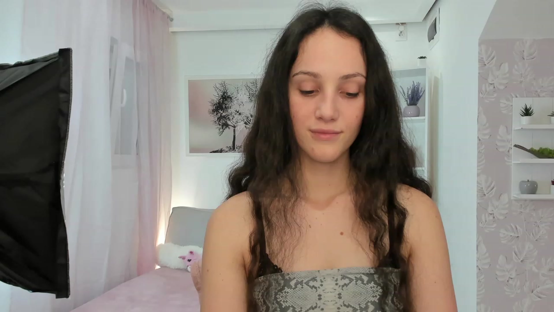 Gallery image thumbnail from Sophie_Rain18's myfreecams stream on, 02/02/2023, 17:17 image 13 of 20