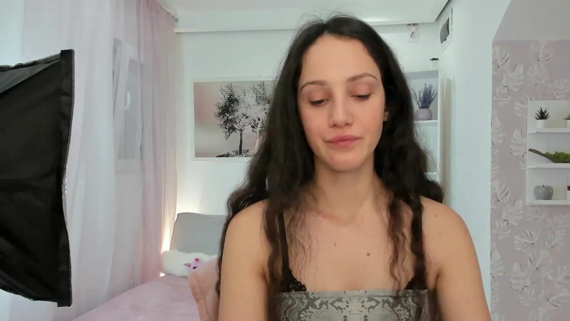Gallery image thumbnail from Sophie_Rain18's myfreecams stream on, 02/02/2023, 17:17 image 15 of 20