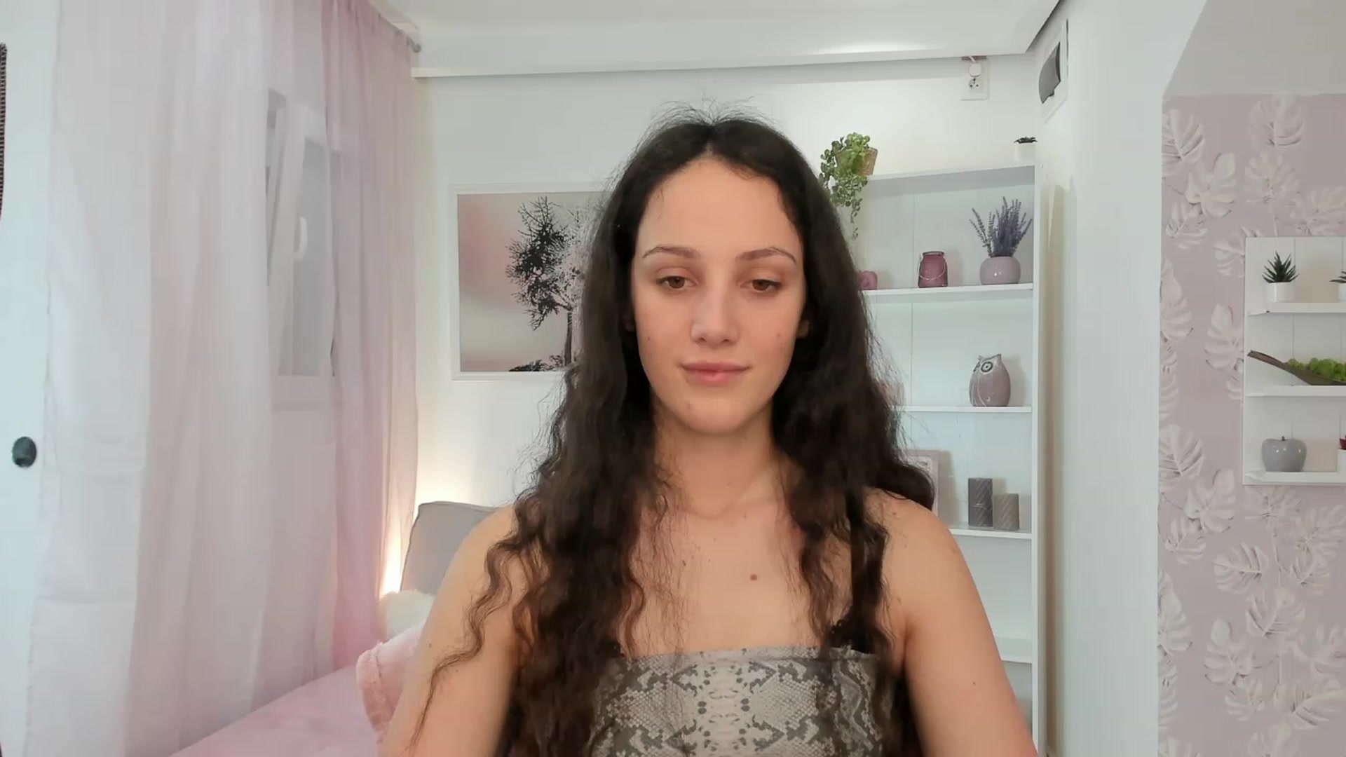 Gallery image thumbnail from Sophie_Rain18's myfreecams stream on, 02/02/2023, 17:17 image 19 of 20