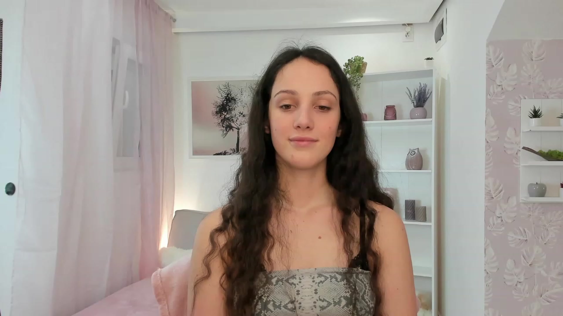 Gallery image thumbnail from Sophie_Rain18's myfreecams stream on, 02/02/2023, 17:17 image 17 of 20