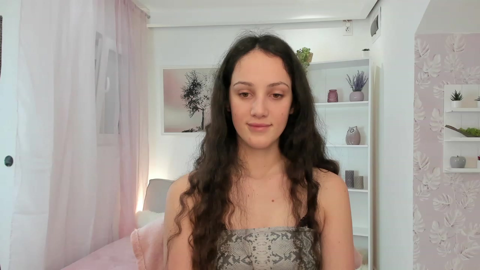 Gallery image thumbnail from Sophie_Rain18's myfreecams stream on, 02/02/2023, 17:17 image 16 of 20