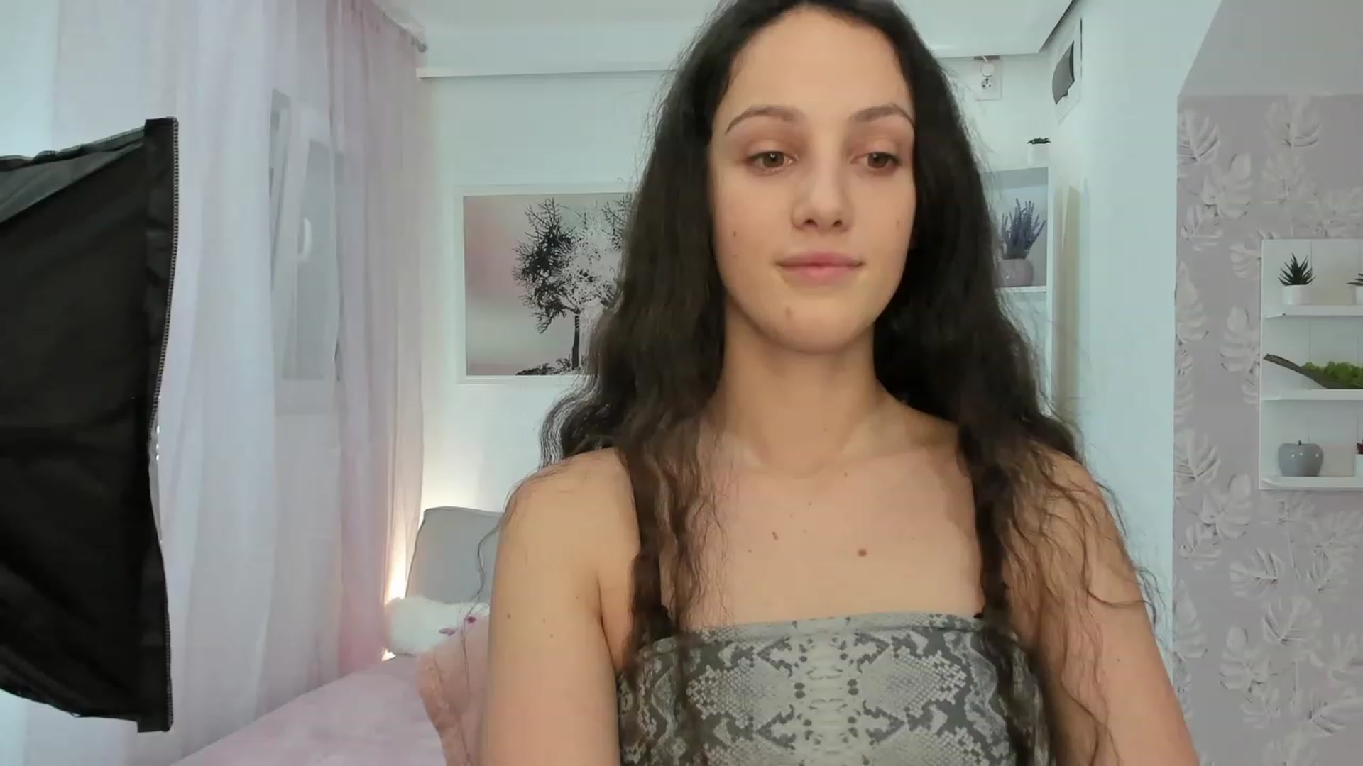 Gallery image thumbnail from Sophie_Rain18's myfreecams stream on, 02/02/2023, 17:17 image 2 of 20