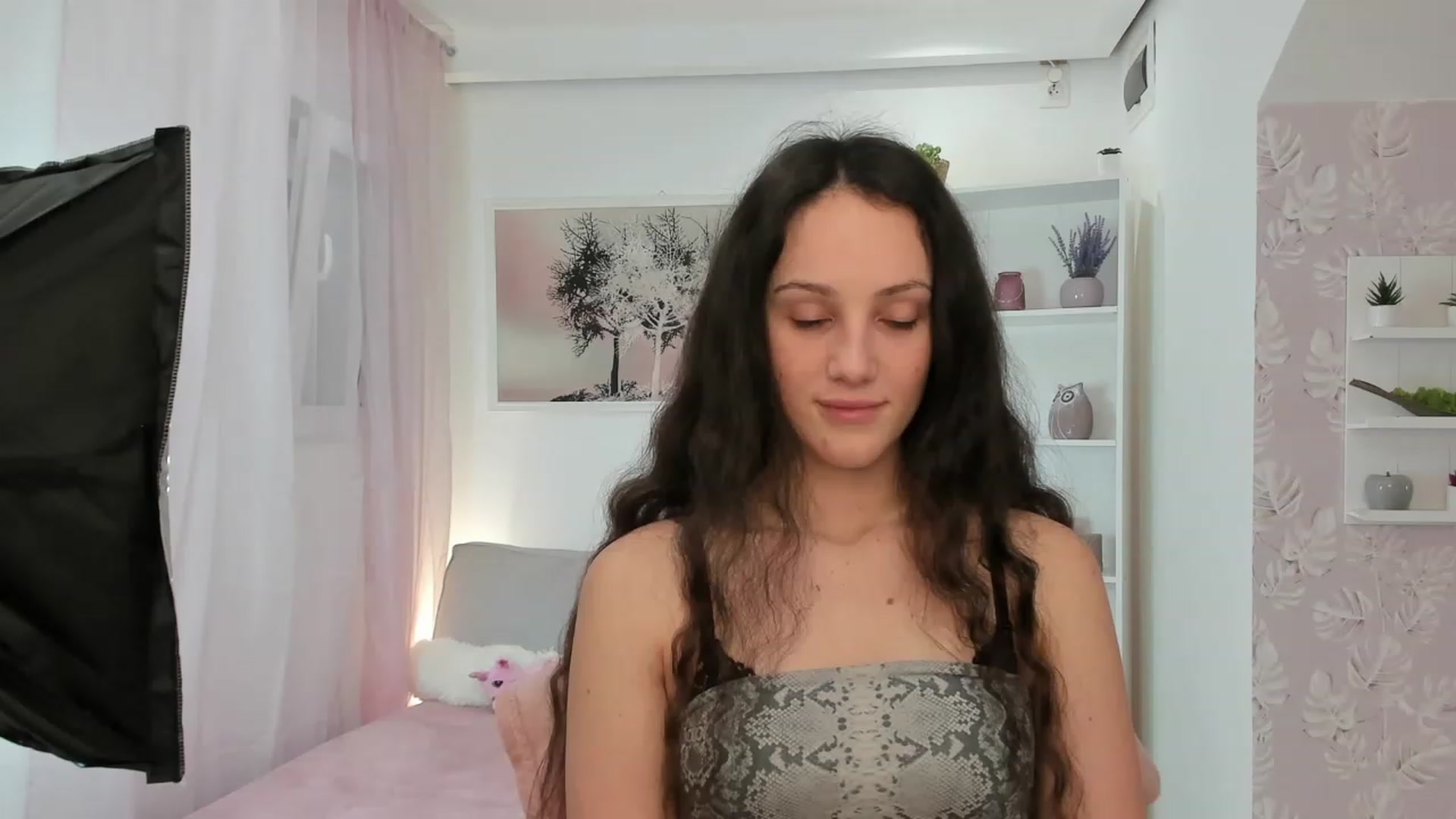 Gallery image thumbnail from Sophie_Rain18's myfreecams stream on, 02/02/2023, 17:17 image 11 of 20