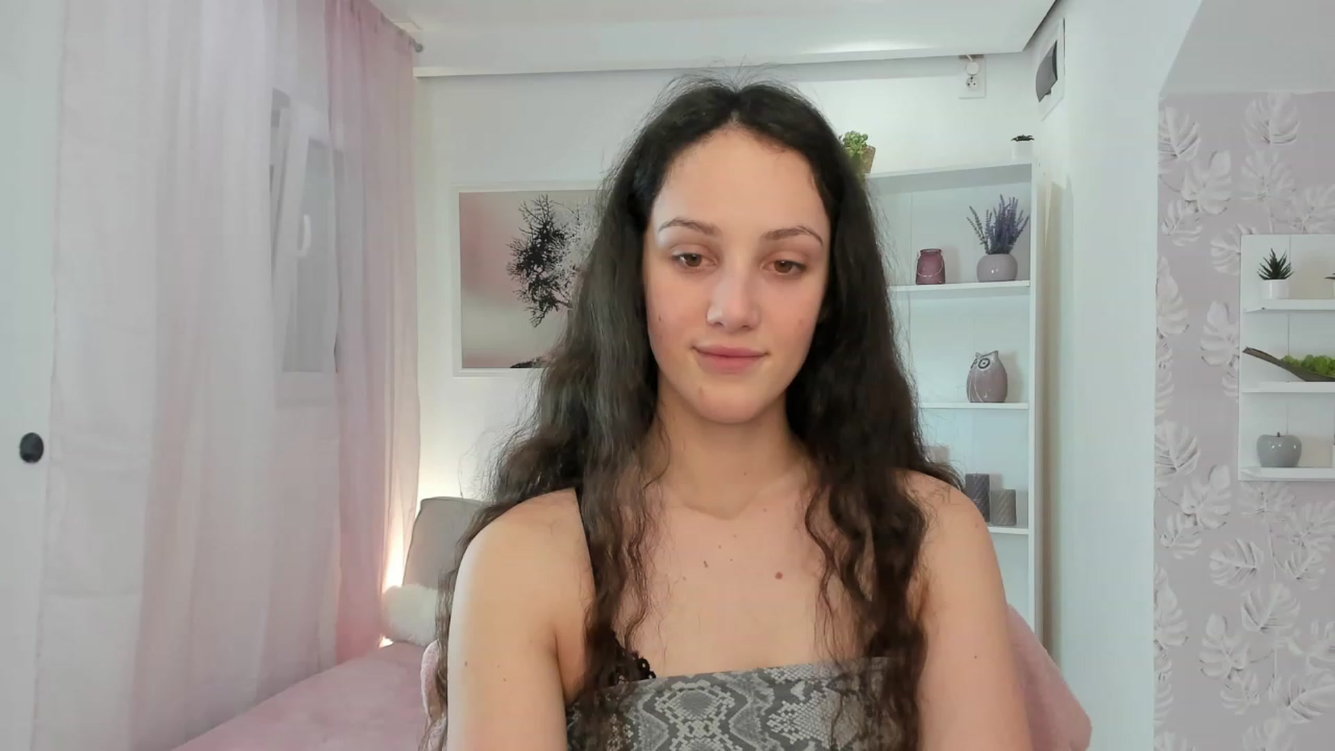 Gallery image thumbnail from Sophie_Rain18's myfreecams stream on, 02/02/2023, 18:05 image 11 of 20