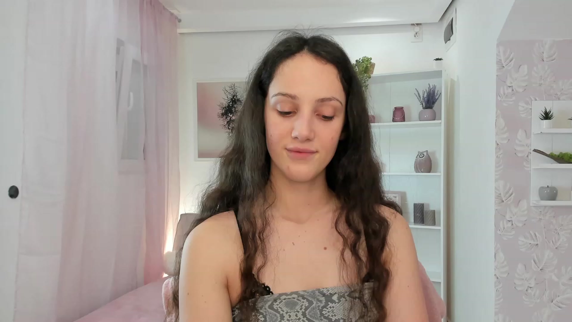 Gallery image thumbnail from Sophie_Rain18's myfreecams stream on, 02/02/2023, 18:05 image 16 of 20