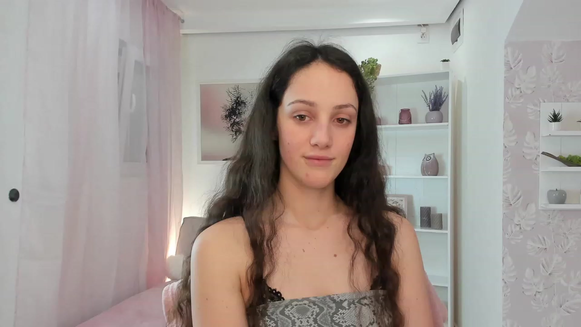 Gallery image thumbnail from Sophie_Rain18's myfreecams stream on, 02/02/2023, 18:05 image 20 of 20