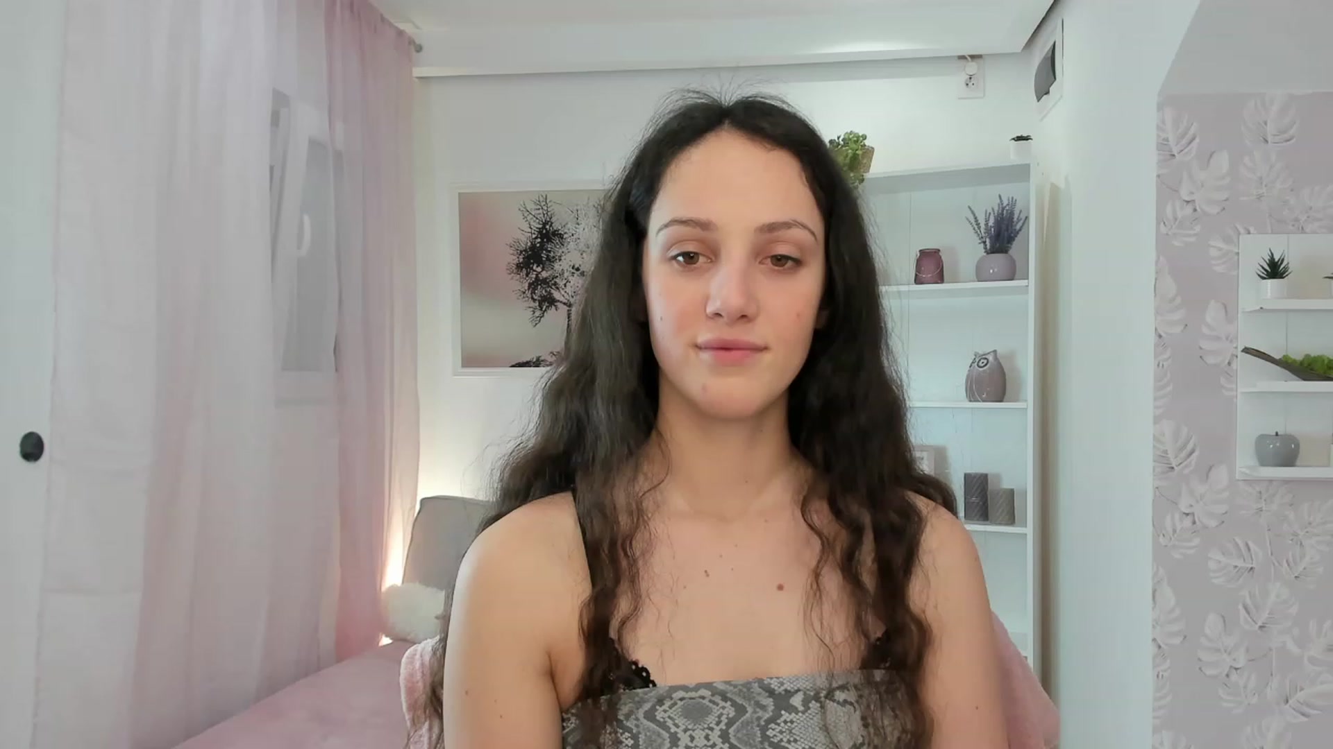 Gallery image thumbnail from Sophie_Rain18's myfreecams stream on, 02/02/2023, 18:05 image 17 of 20