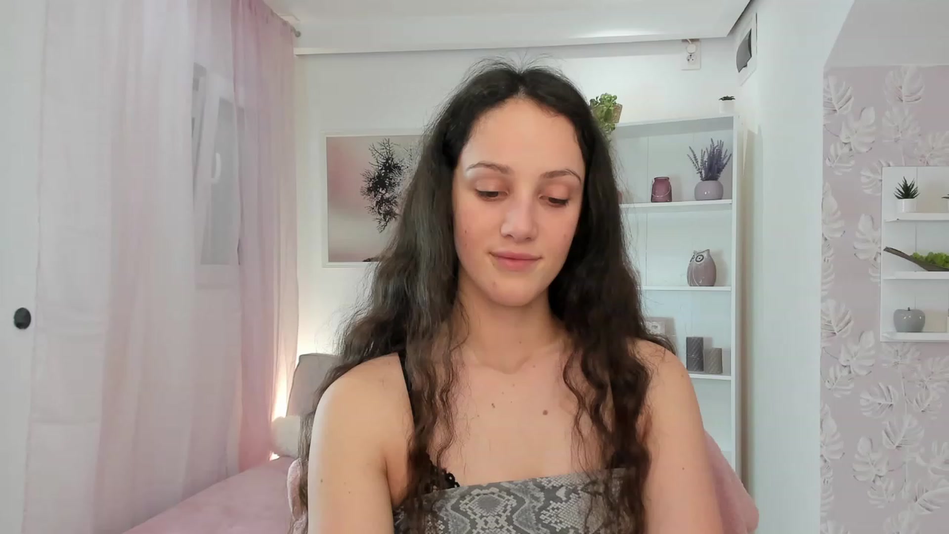 Gallery image thumbnail from Sophie_Rain18's myfreecams stream on, 02/02/2023, 18:05 image 12 of 20