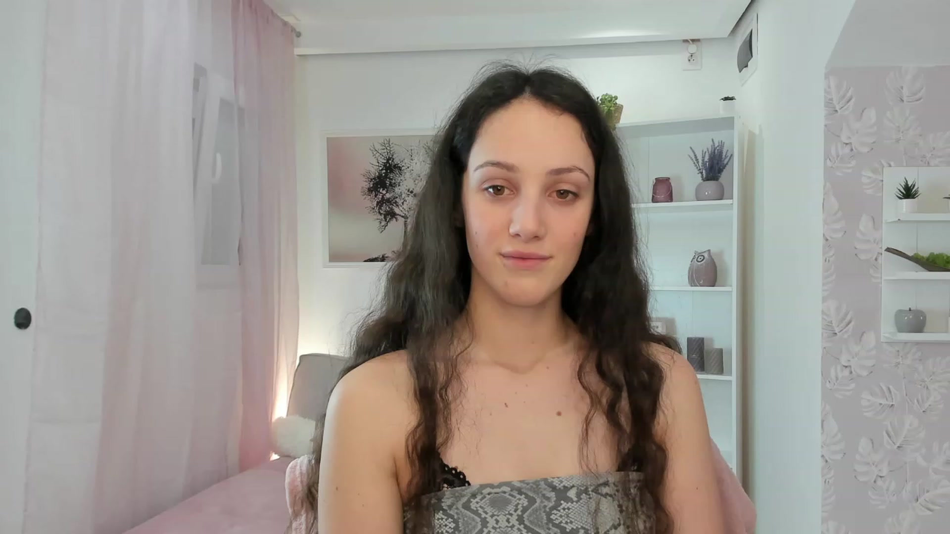 Gallery image thumbnail from Sophie_Rain18's myfreecams stream on, 02/02/2023, 18:05 image 19 of 20