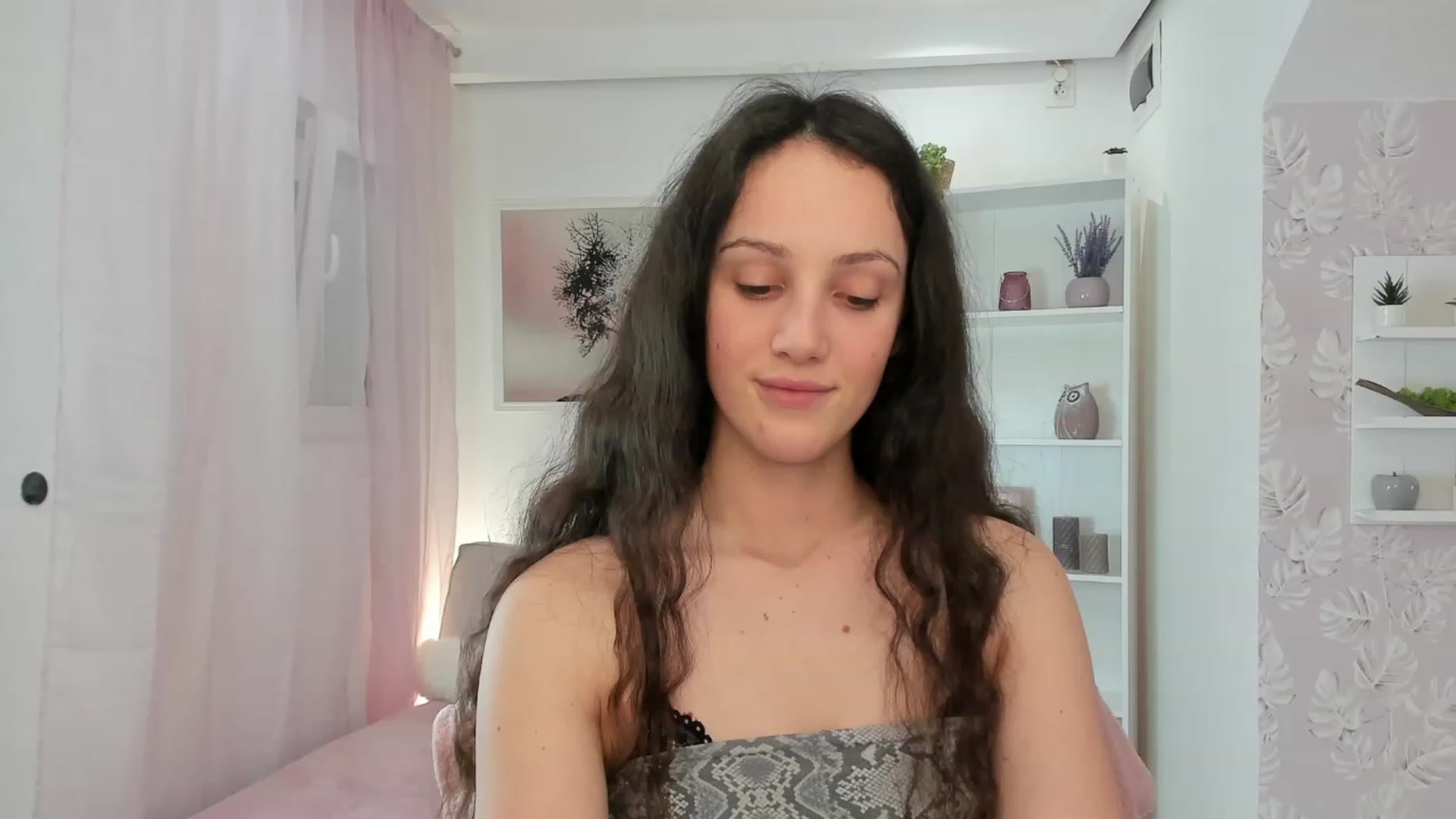 Gallery image thumbnail from Sophie_Rain18's myfreecams stream on, 02/02/2023, 18:05 image 10 of 20