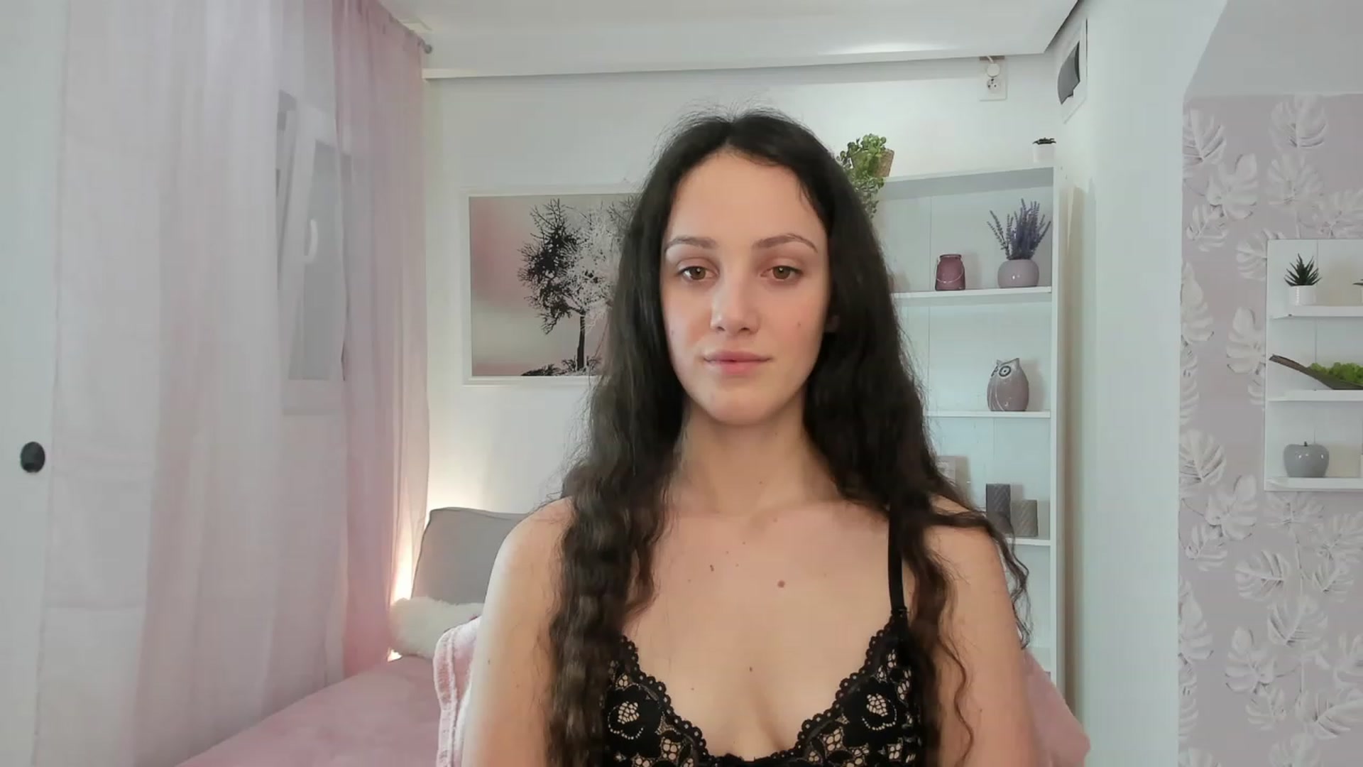 Gallery image thumbnail from Sophie_Rain18's myfreecams stream on, 02/02/2023, 18:45 image 12 of 20