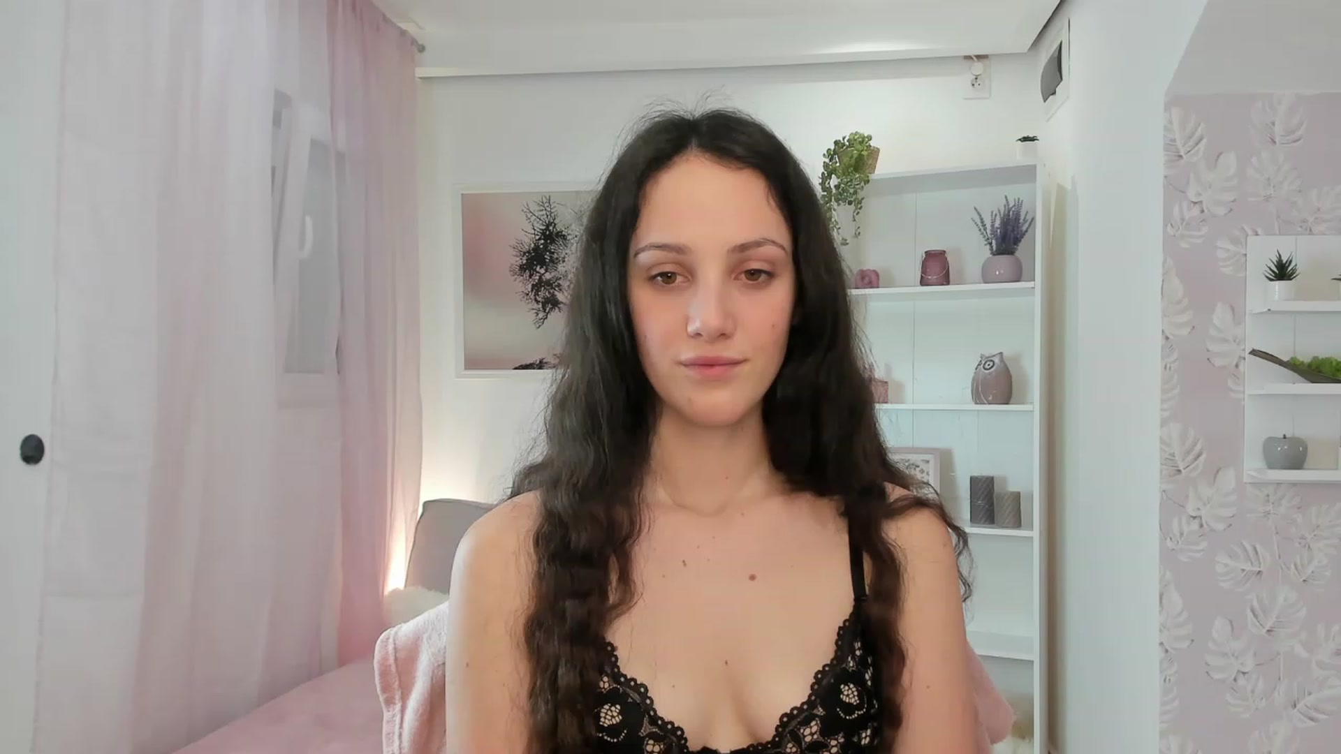 Gallery image thumbnail from Sophie_Rain18's myfreecams stream on, 02/02/2023, 18:45 image 15 of 20