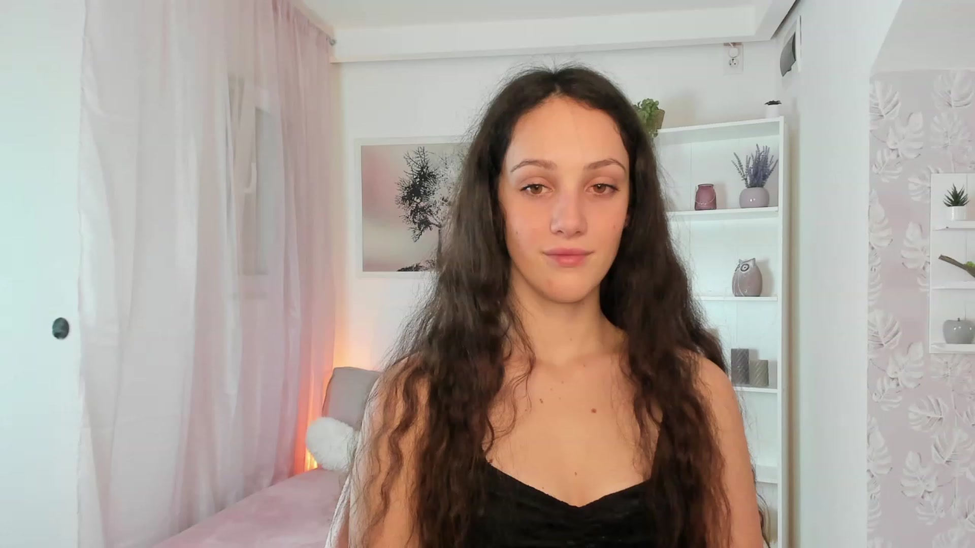 Gallery image thumbnail from Sophie_Rain18's myfreecams stream on, 02/03/2023, 15:02 image 6 of 20