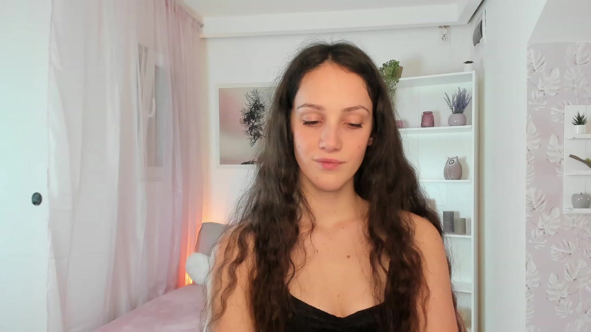 Gallery image thumbnail from Sophie_Rain18's myfreecams stream on, 02/03/2023, 15:02 image 8 of 20