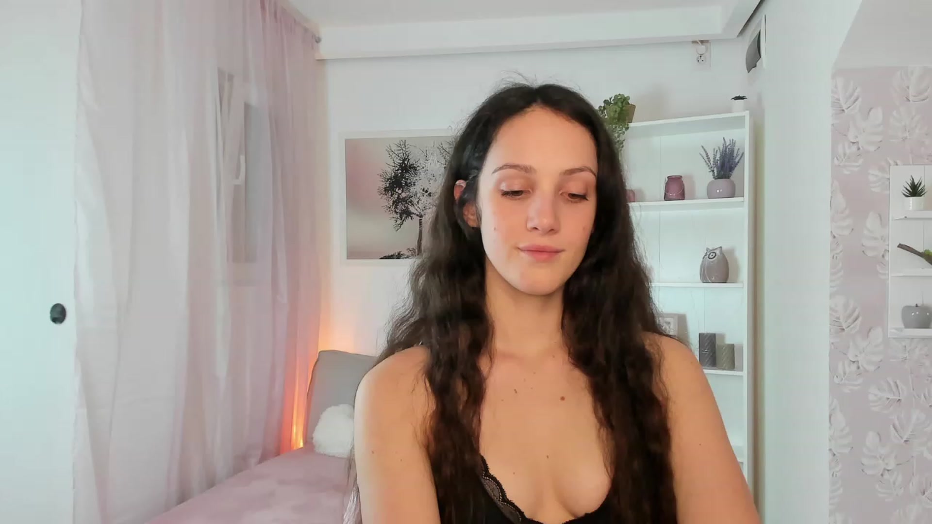 Gallery image thumbnail from Sophie_Rain18's myfreecams stream on, 02/03/2023, 15:46 image 10 of 20
