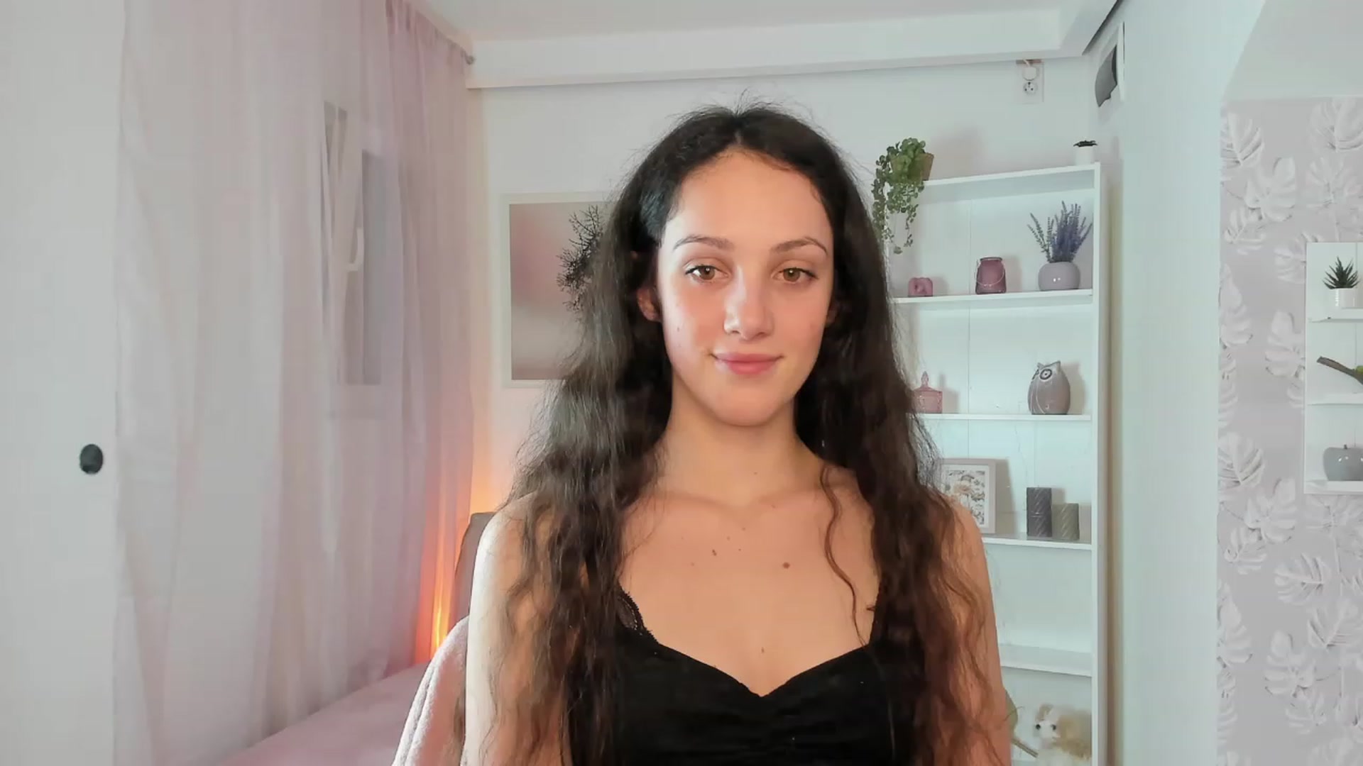 Gallery image thumbnail from Sophie_Rain18's myfreecams stream on, 02/03/2023, 18:11 image 4 of 20