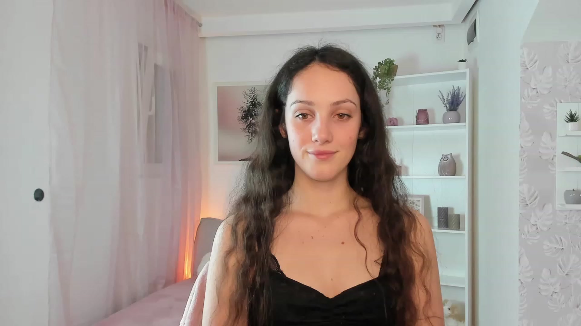 Gallery image thumbnail from Sophie_Rain18's myfreecams stream on, 02/03/2023, 18:11 image 6 of 20