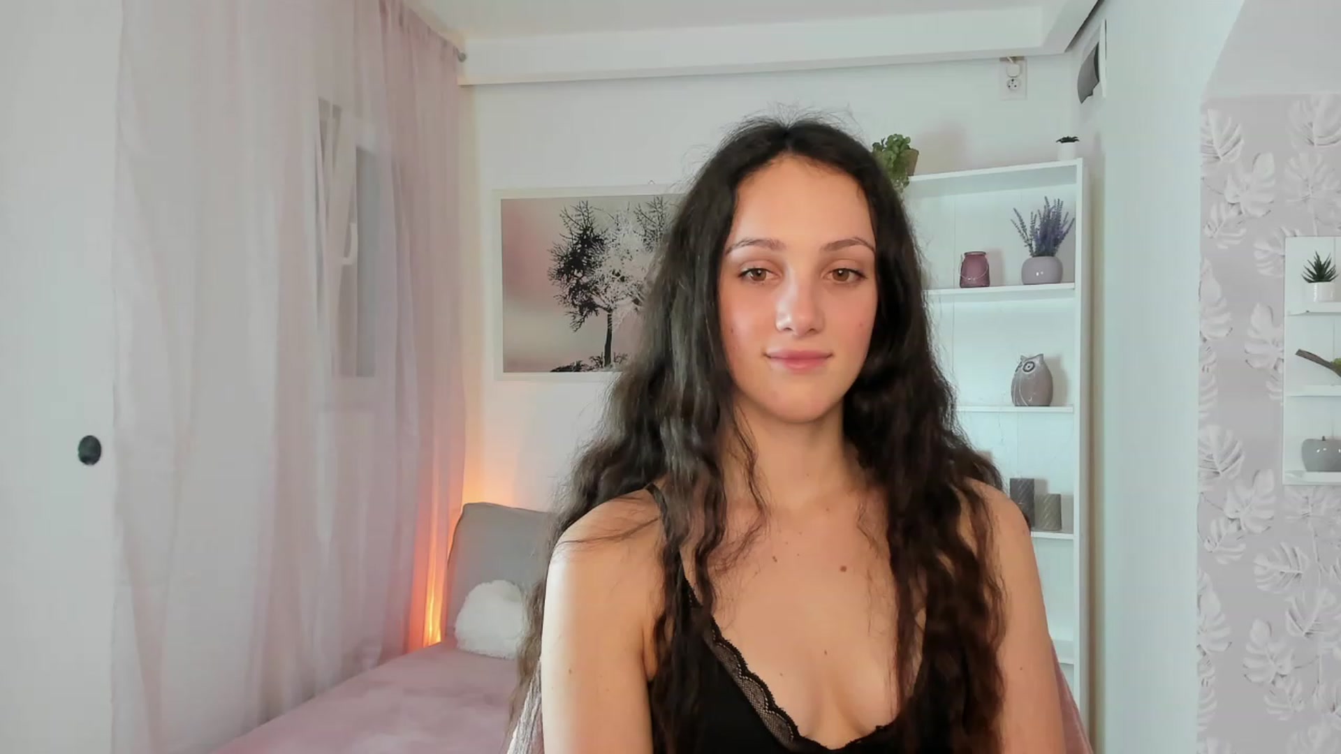 Gallery image thumbnail from Sophie_Rain18's myfreecams stream on, 02/03/2023, 18:40 image 14 of 20