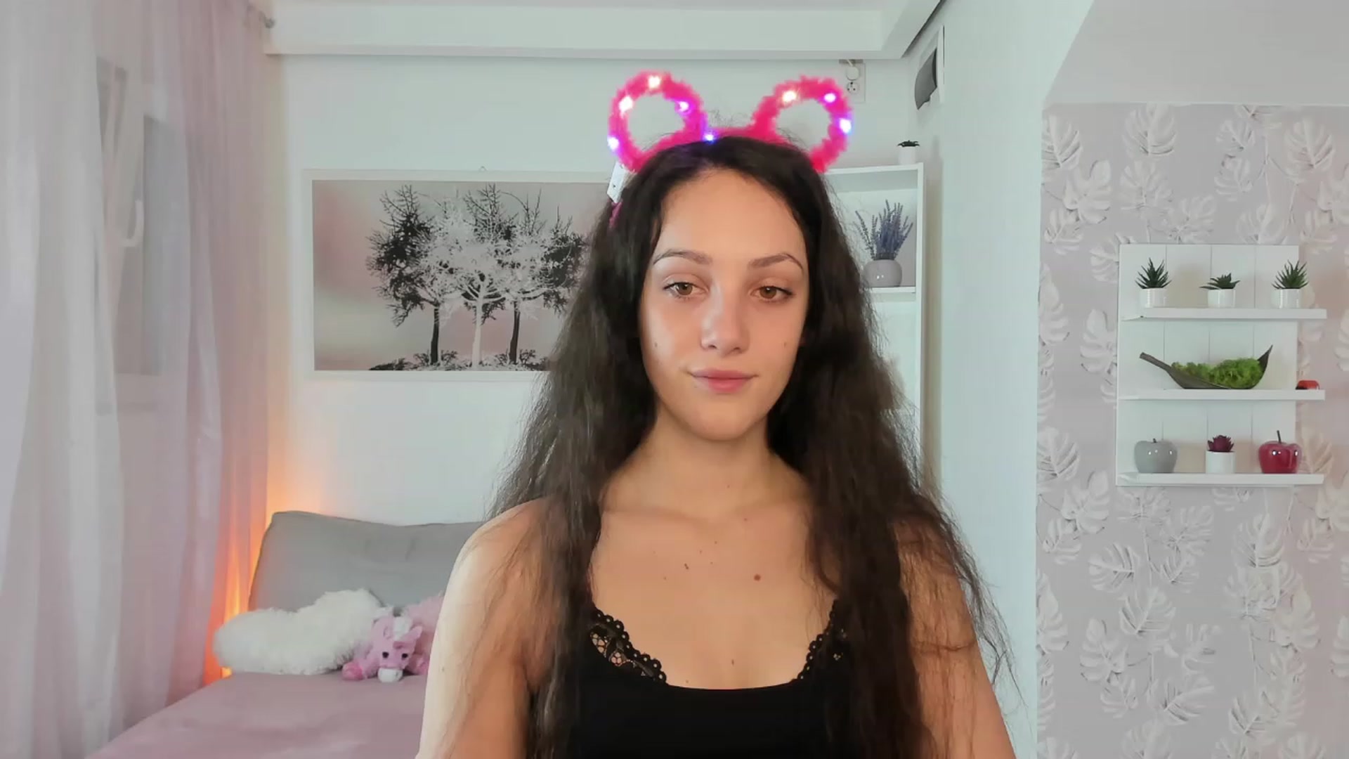 Gallery image thumbnail from Sophie_Rain18's myfreecams stream on, 02/13/2023, 14:32 image 10 of 20