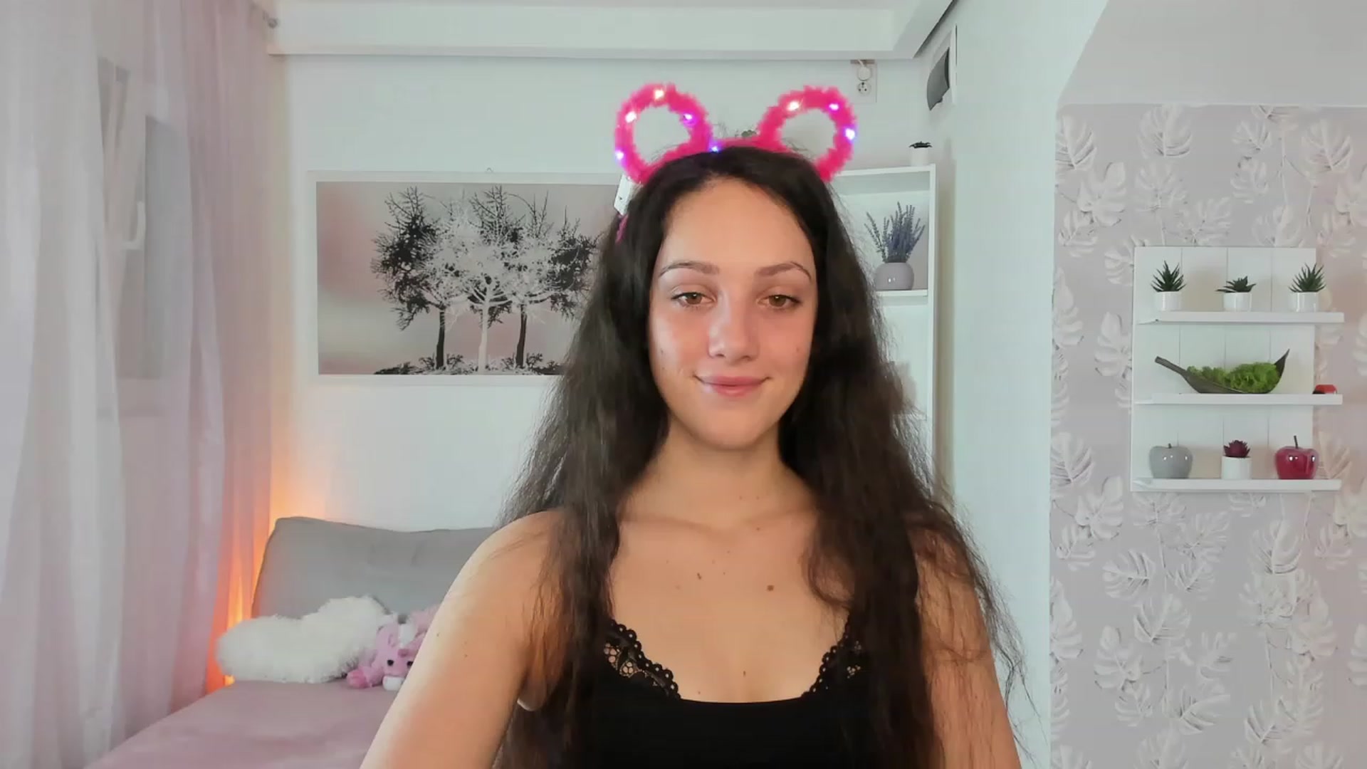 Gallery image thumbnail from Sophie_Rain18's myfreecams stream on, 02/13/2023, 14:32 image 16 of 20