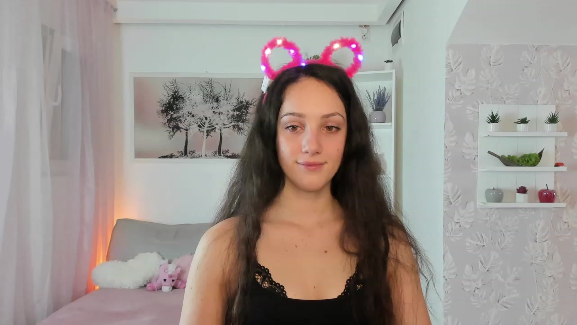Gallery image thumbnail from Sophie_Rain18's myfreecams stream on, 02/13/2023, 14:32 image 20 of 20