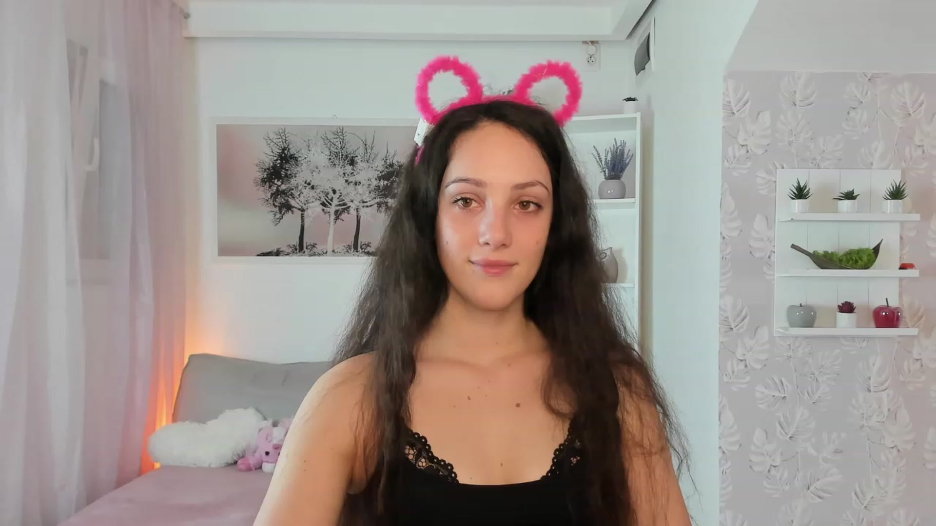 Gallery image thumbnail from Sophie_Rain18's myfreecams stream on, 02/13/2023, 14:32 image 18 of 20