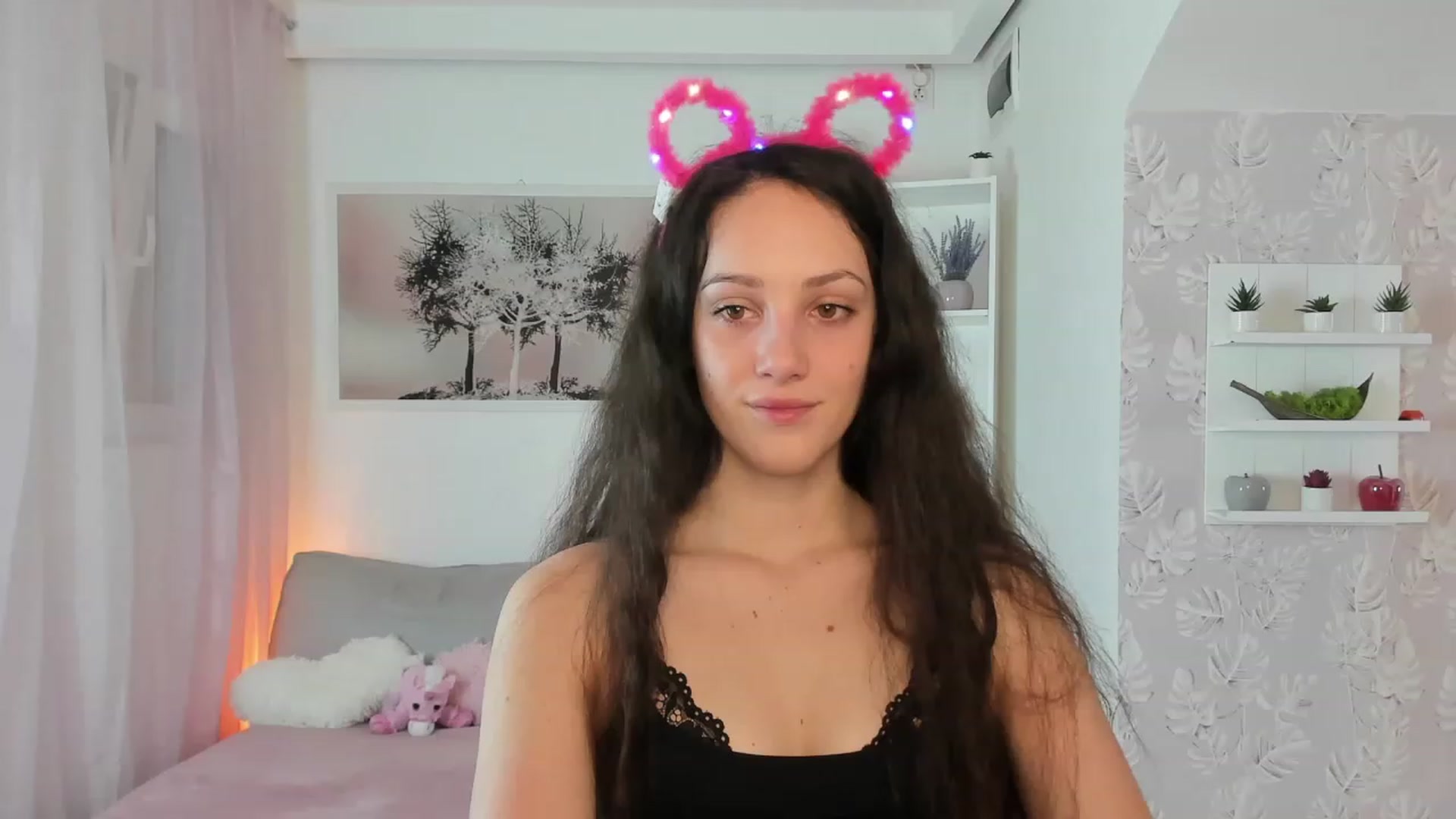Gallery image thumbnail from Sophie_Rain18's myfreecams stream on, 02/13/2023, 14:32 image 13 of 20