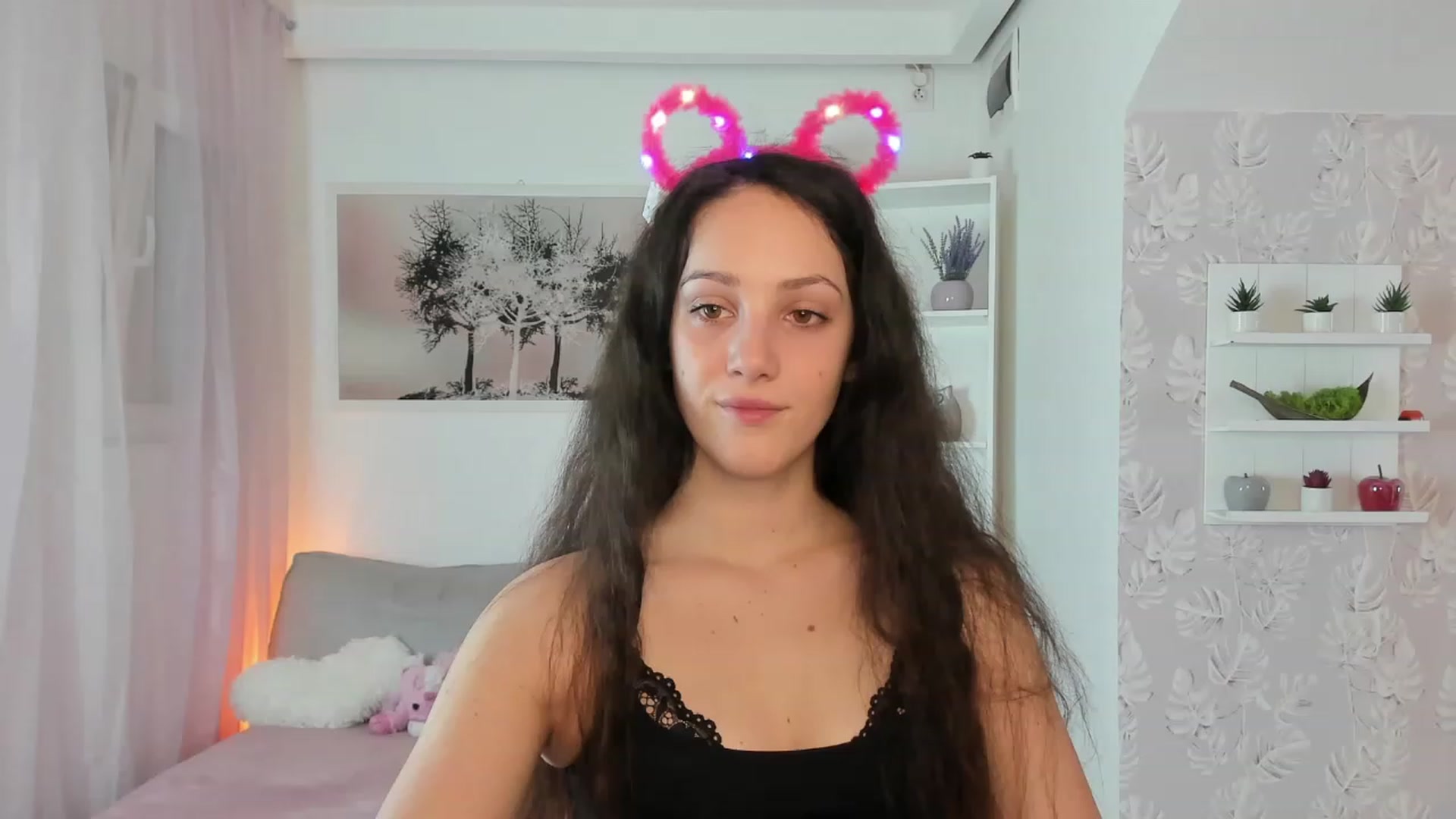 Gallery image thumbnail from Sophie_Rain18's myfreecams stream on, 02/13/2023, 14:32 image 12 of 20
