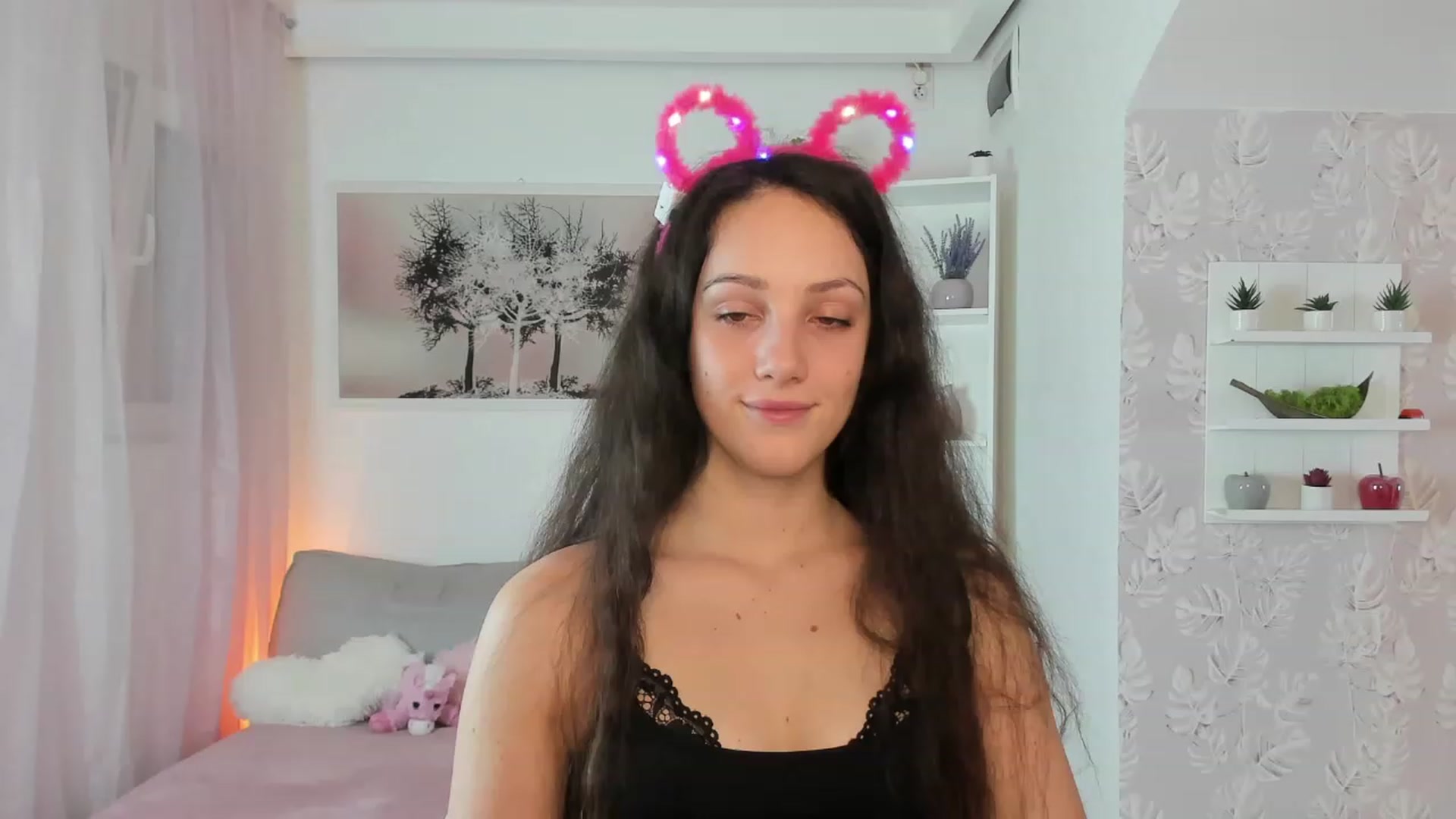Gallery image thumbnail from Sophie_Rain18's myfreecams stream on, 02/13/2023, 14:32 image 19 of 20