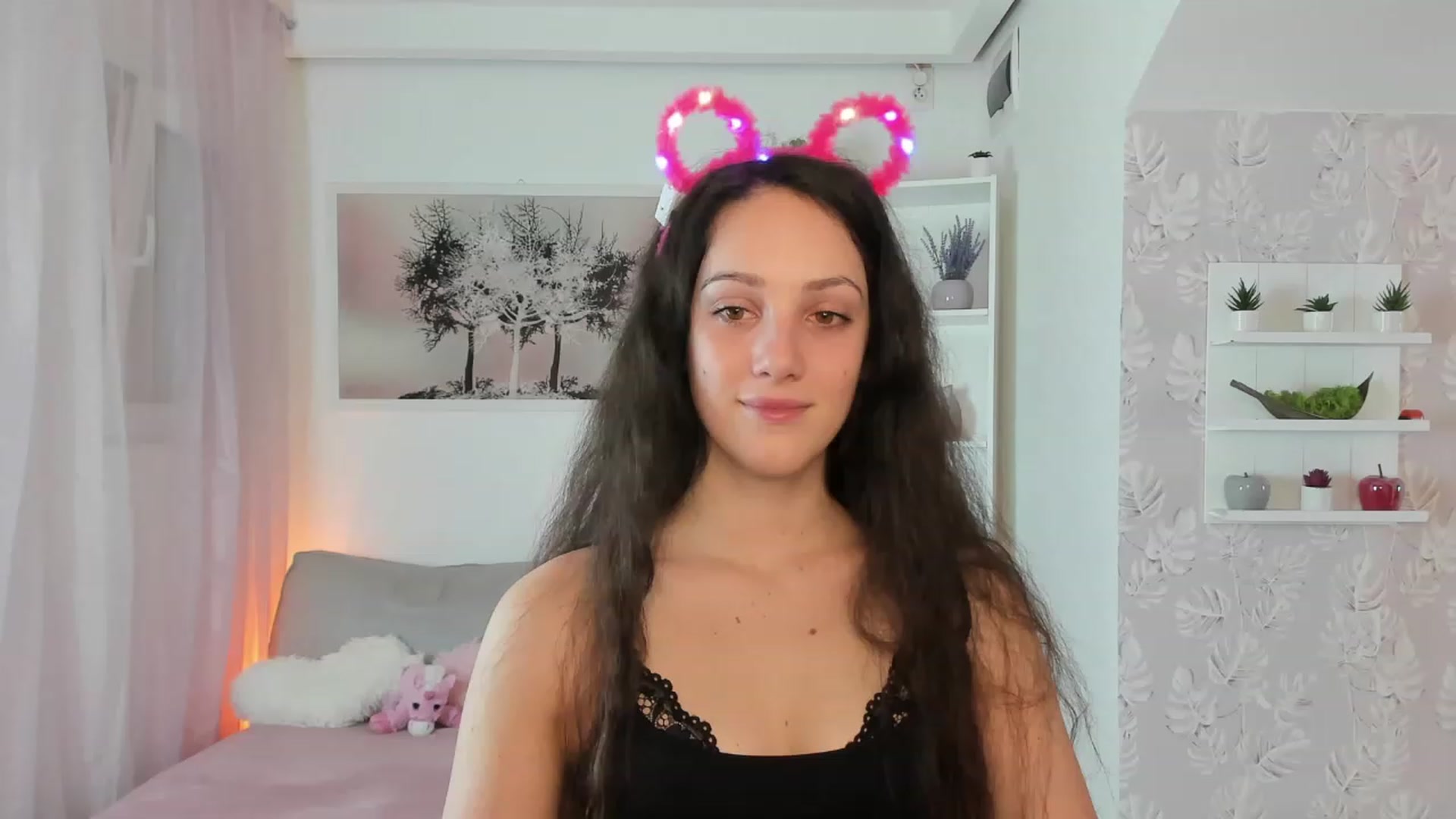 Gallery image thumbnail from Sophie_Rain18's myfreecams stream on, 02/13/2023, 14:32 image 17 of 20