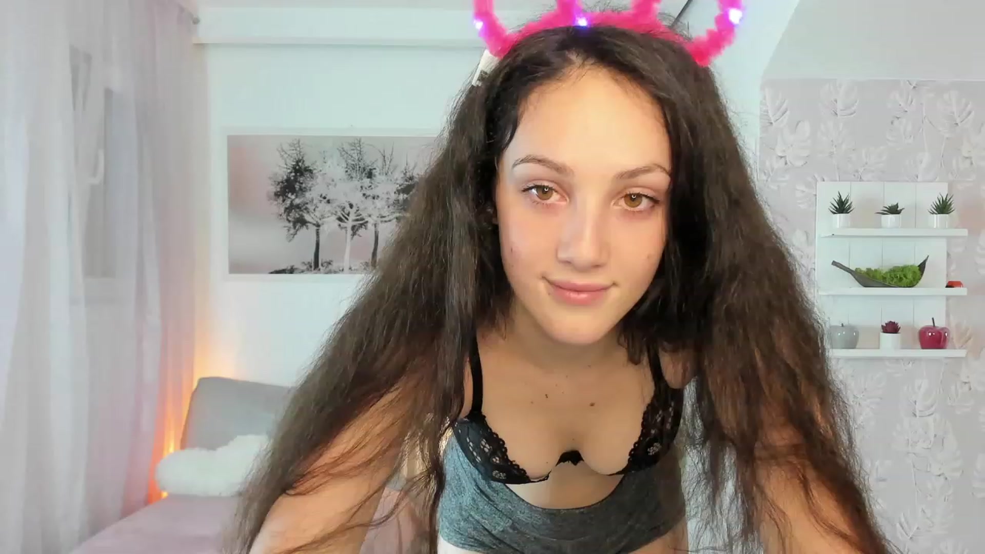 Gallery image thumbnail from Sophie_Rain18's myfreecams stream on, 02/13/2023, 15:52 image 8 of 20