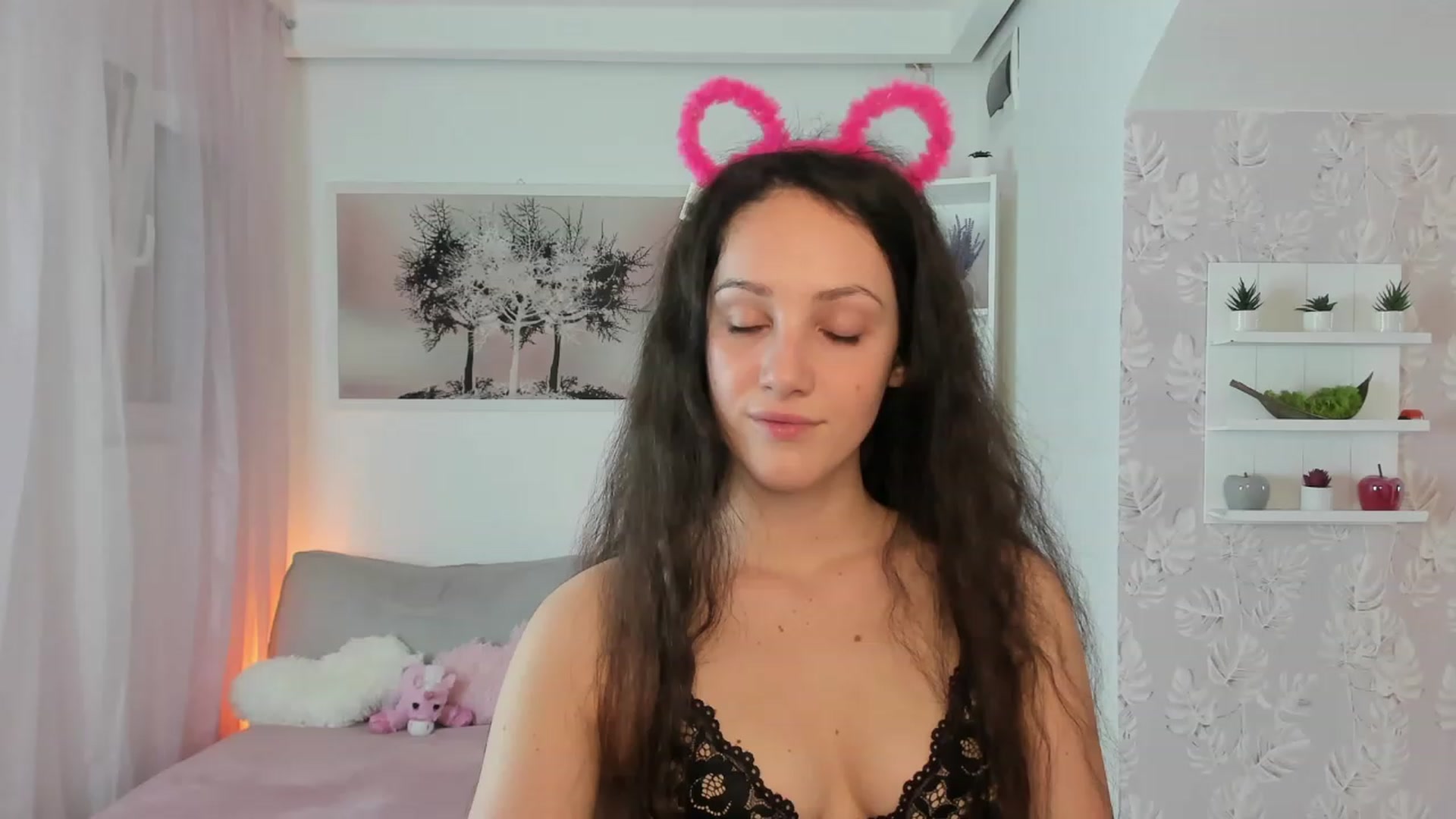 Gallery image thumbnail from Sophie_Rain18's myfreecams stream on, 02/13/2023, 15:52 image 2 of 20