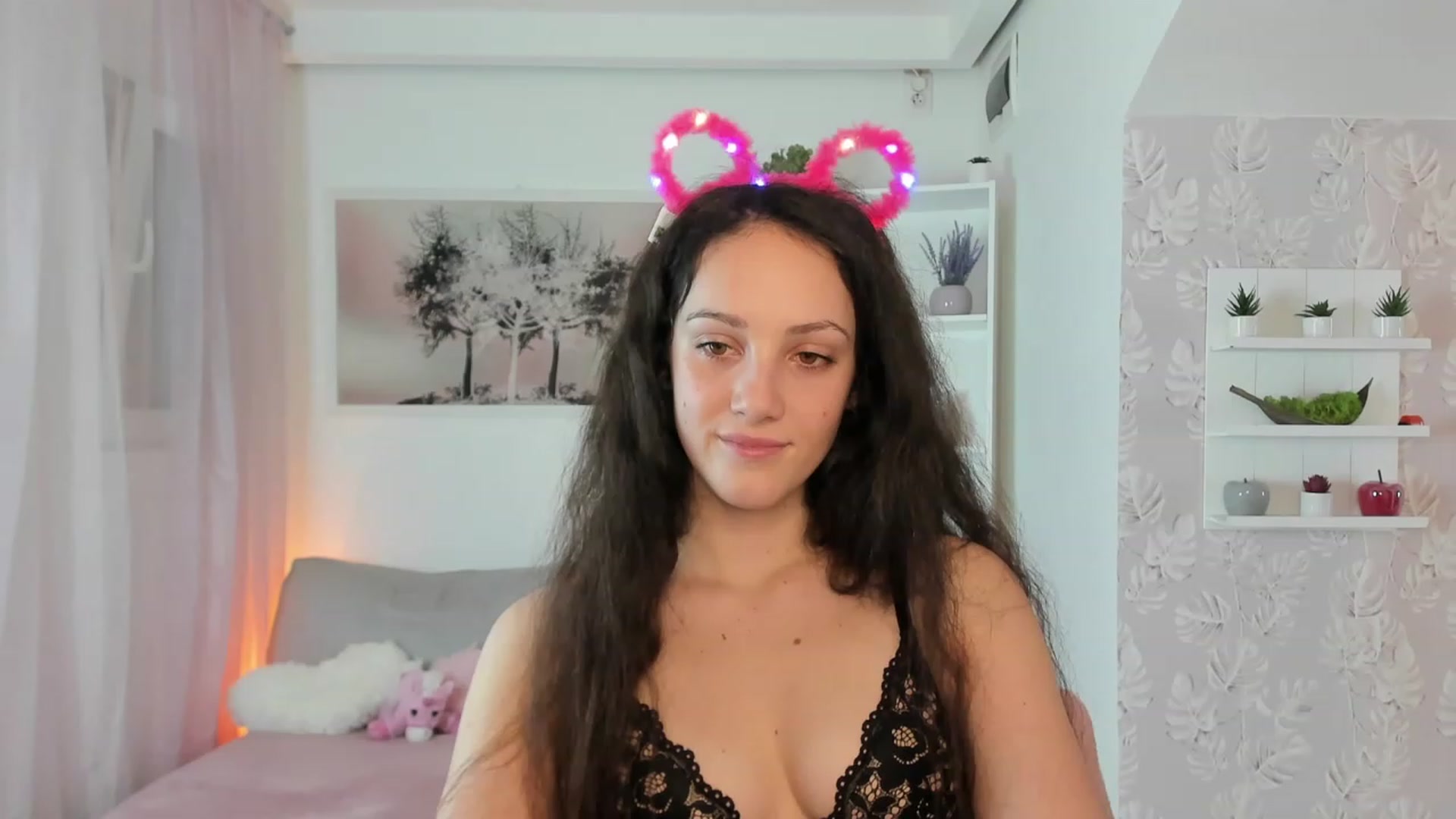 Gallery image thumbnail from Sophie_Rain18's myfreecams stream on, 02/13/2023, 15:52 image 17 of 20