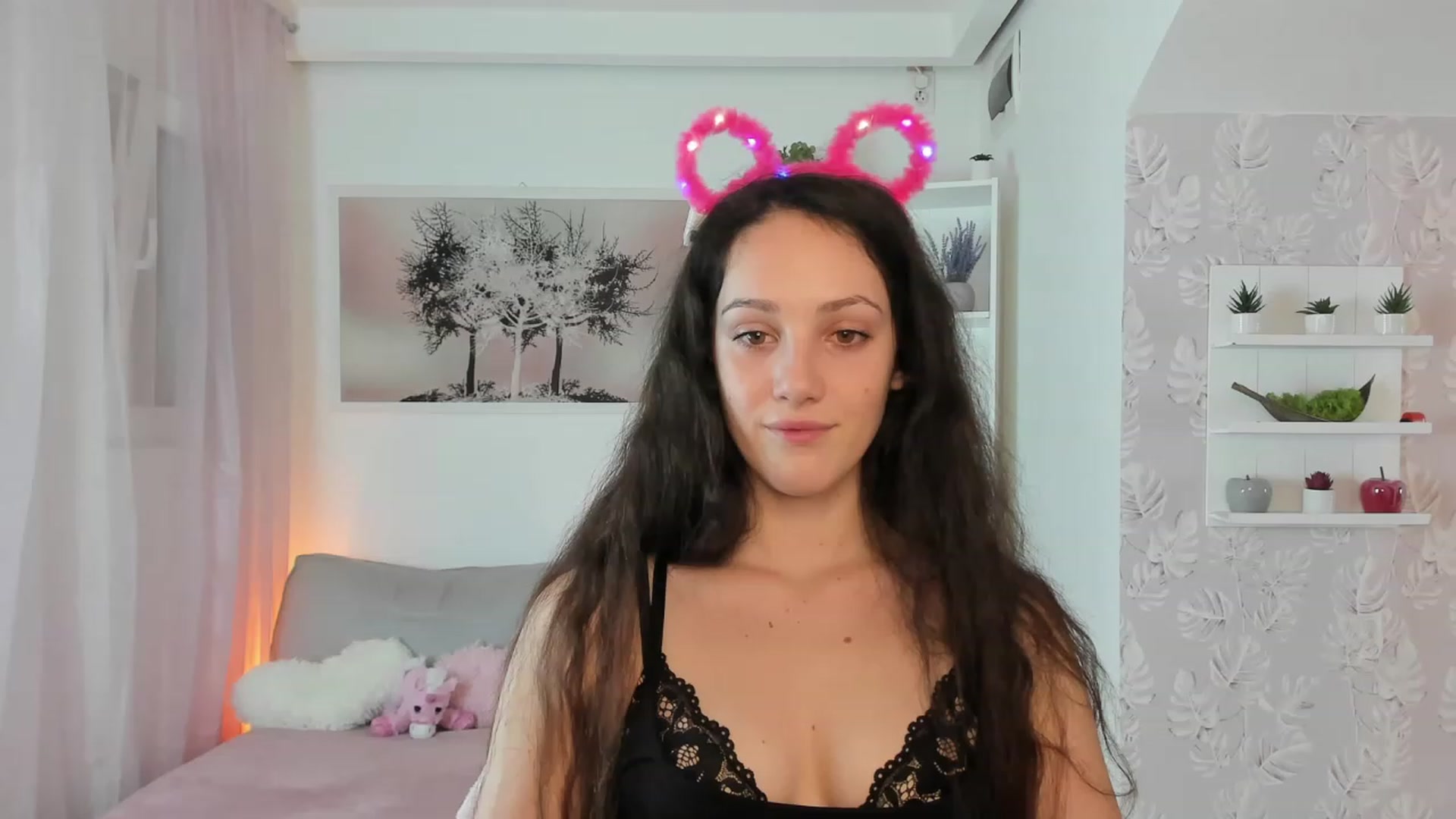 Gallery image thumbnail from Sophie_Rain18's myfreecams stream on, 02/13/2023, 17:12 image 11 of 20