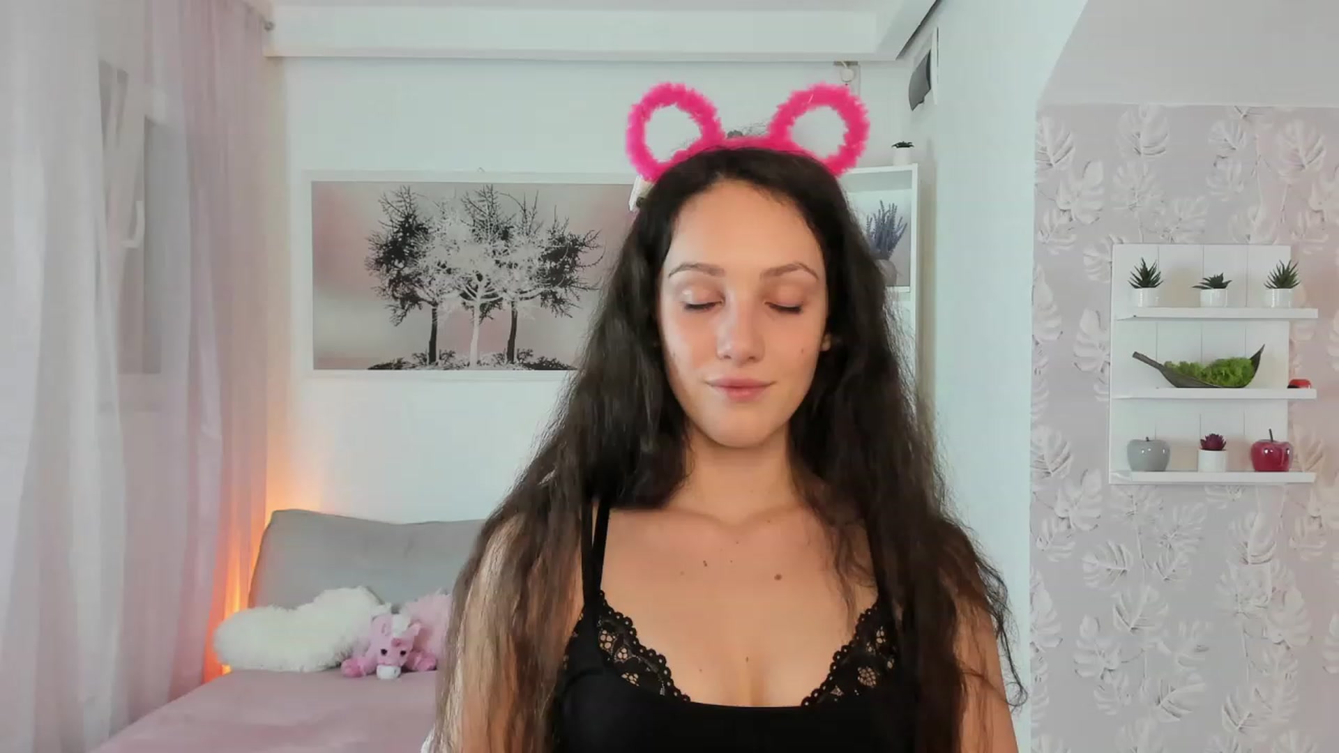 Gallery image thumbnail from Sophie_Rain18's myfreecams stream on, 02/13/2023, 17:12 image 9 of 20